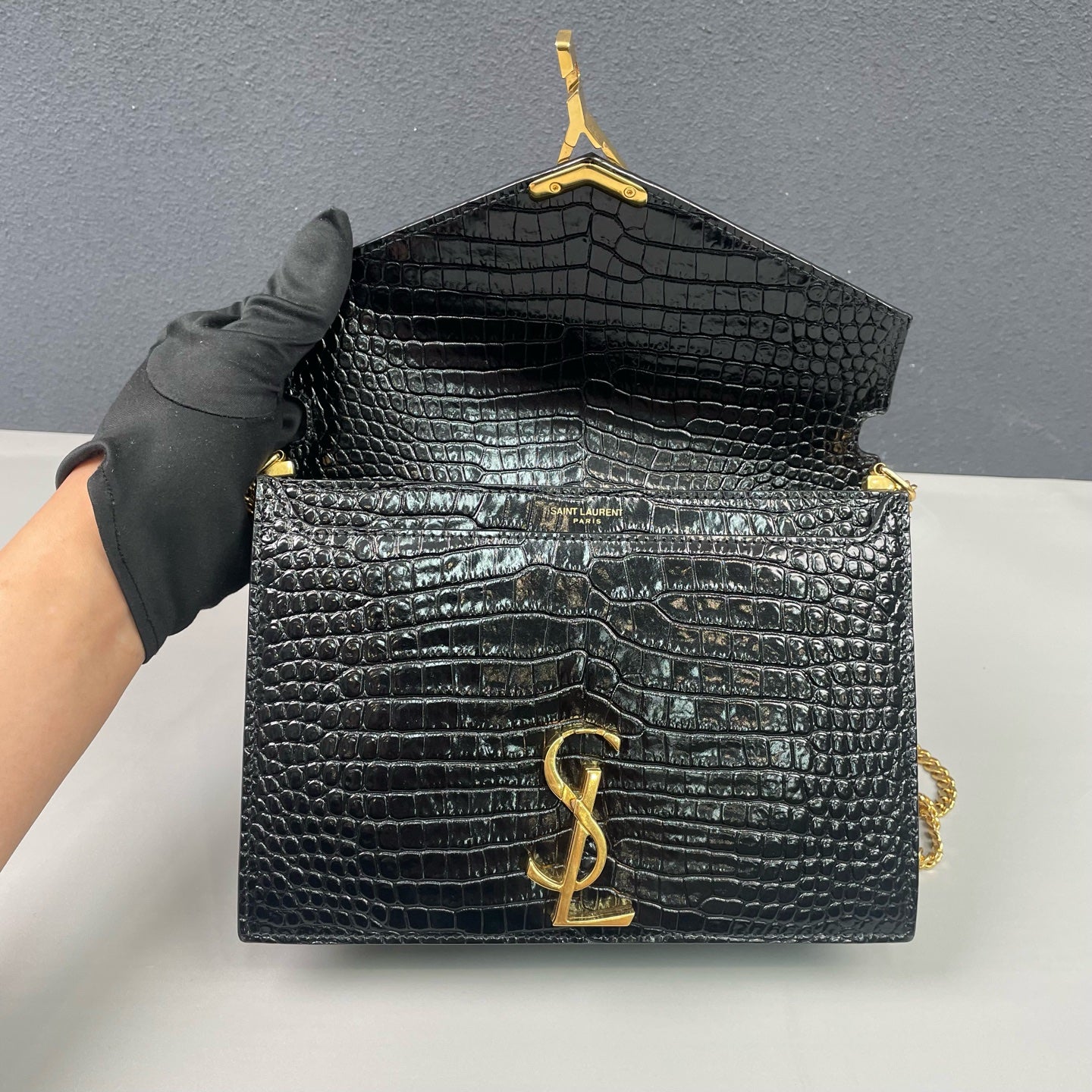 Saint Laurent - Cassandra Envelope Chain Bag - Embossed leather - Black with Gold-Tone Hardware - (small)