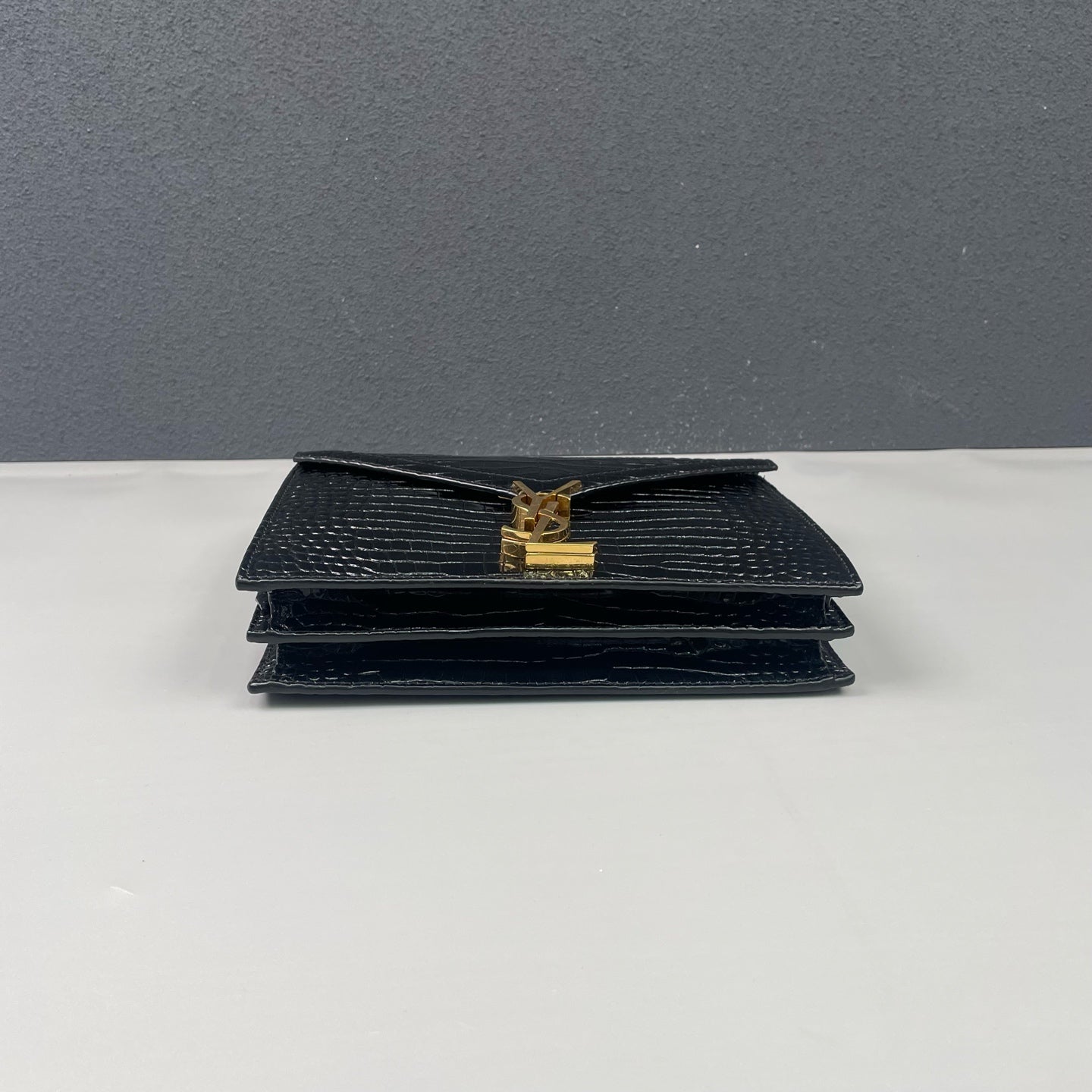 Saint Laurent - Cassandra Envelope Chain Bag - Embossed leather - Black with Gold-Tone Hardware - (small)