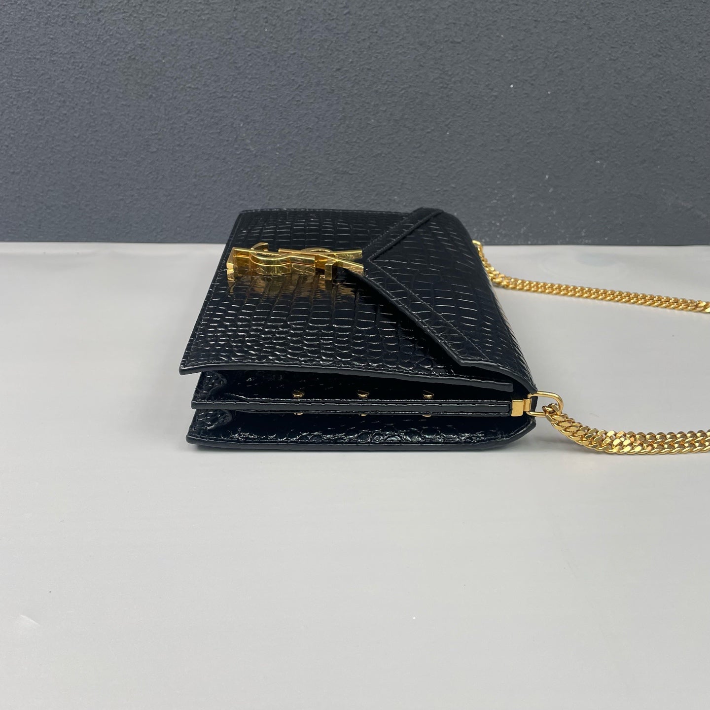 Saint Laurent - Cassandra Envelope Chain Bag - Embossed leather - Black with Gold-Tone Hardware - (small)