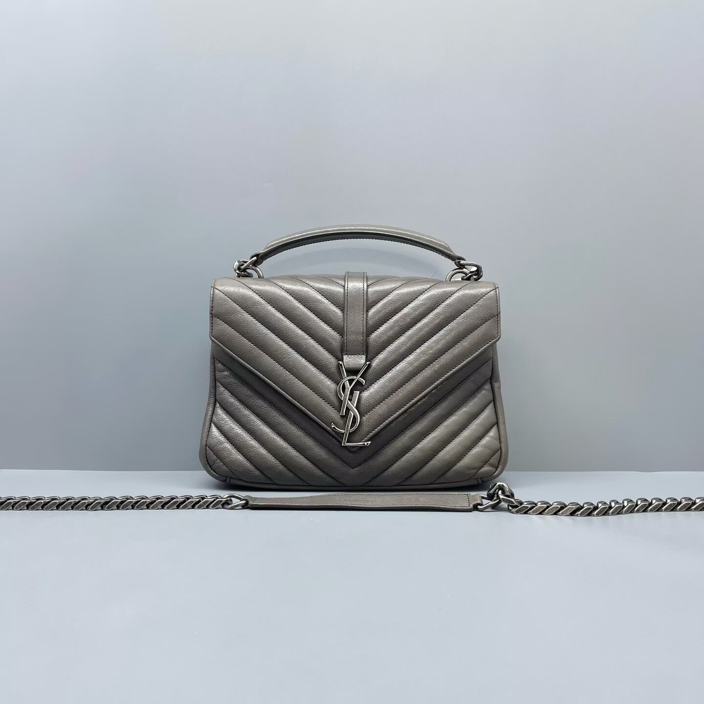 Saint Laurent - Cassandra Top Handle - Grained leather - Grey with silver-tone hardware - (Small)
