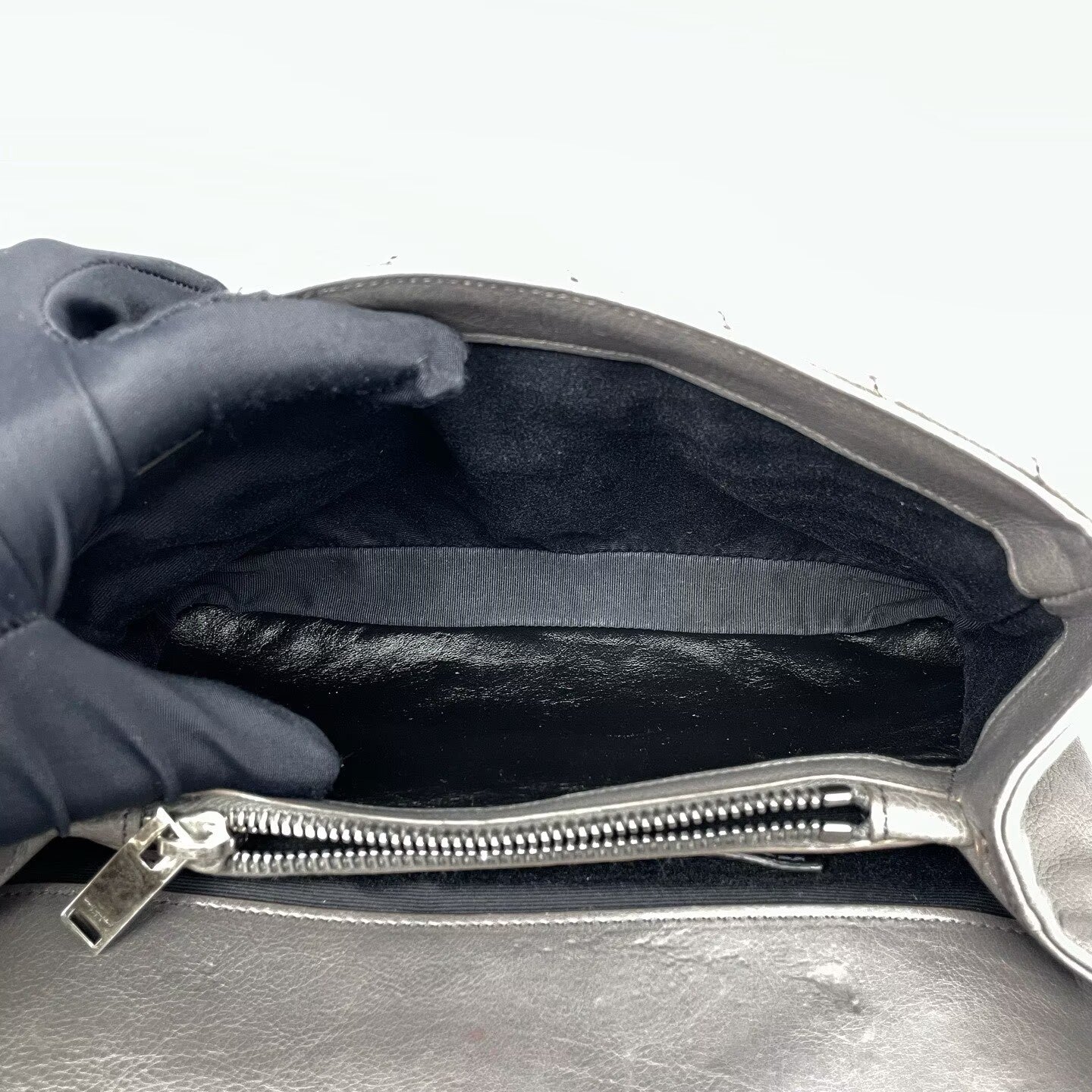 Saint Laurent - Cassandra Top Handle - Grained leather - Grey with silver-tone hardware - (Small)