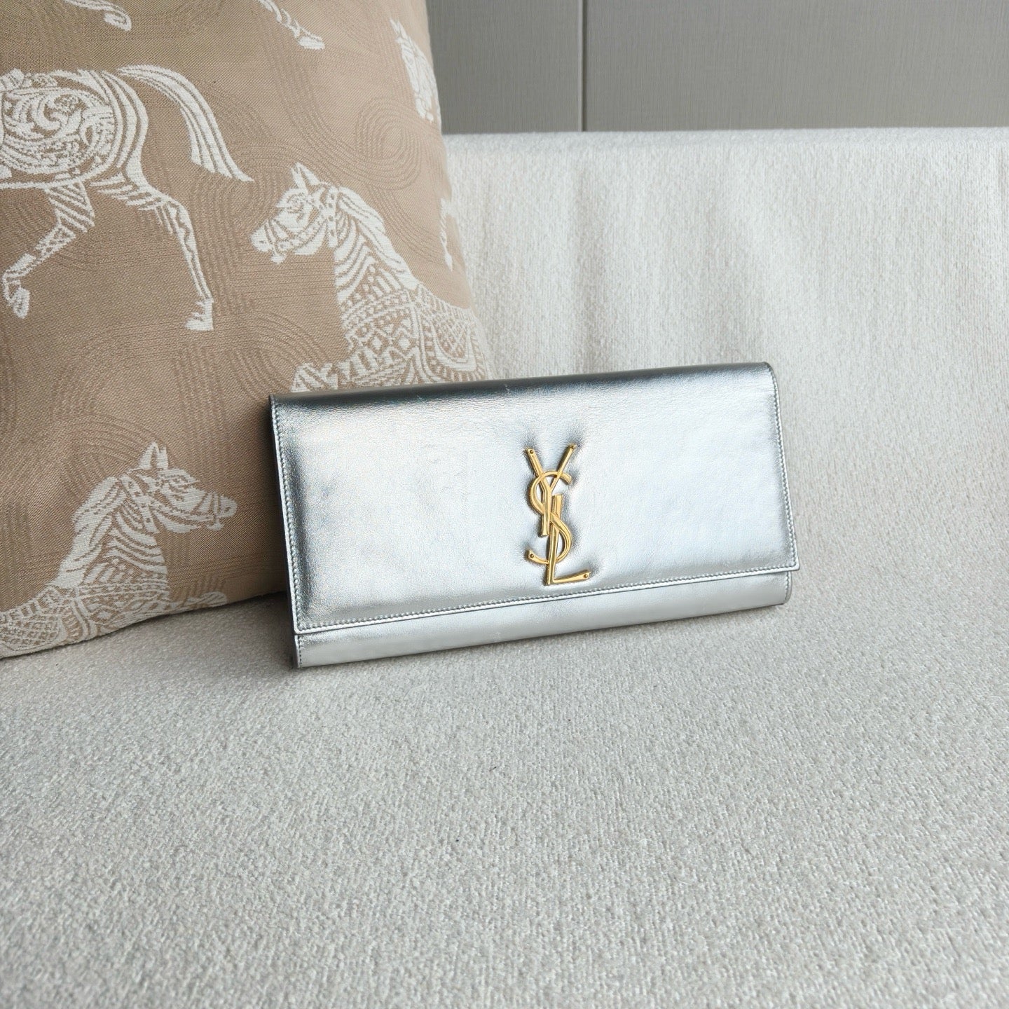 Saint Laurent - Clutch - Cowhide leather with suede interior - Silver - (medium)