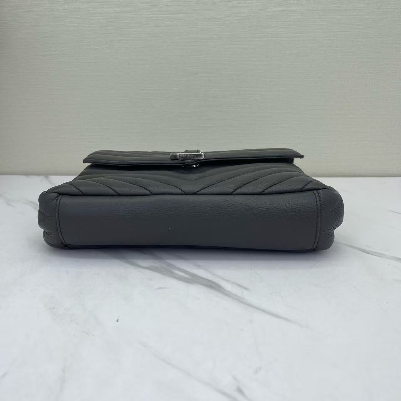 Saint Laurent - College - Grained leather - Grey - (medium)