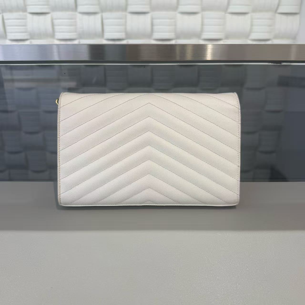 Saint Laurent - Envelope Medium Bag - Grained calfskin leather - White with Gold-Tone Hardware - (Medium)