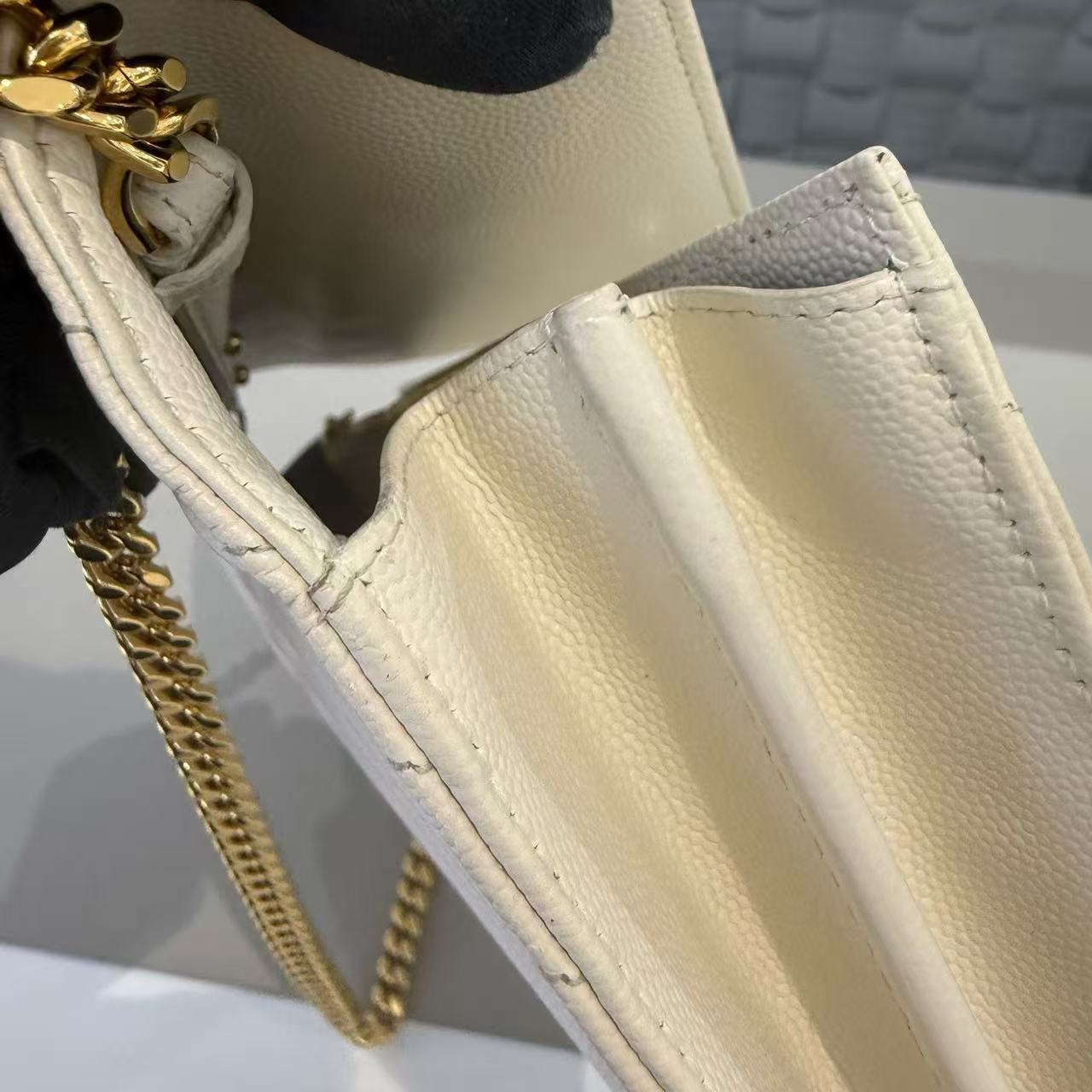 Saint Laurent - Envelope Medium Bag - Grained calfskin leather - White with Gold-Tone Hardware - (Medium)