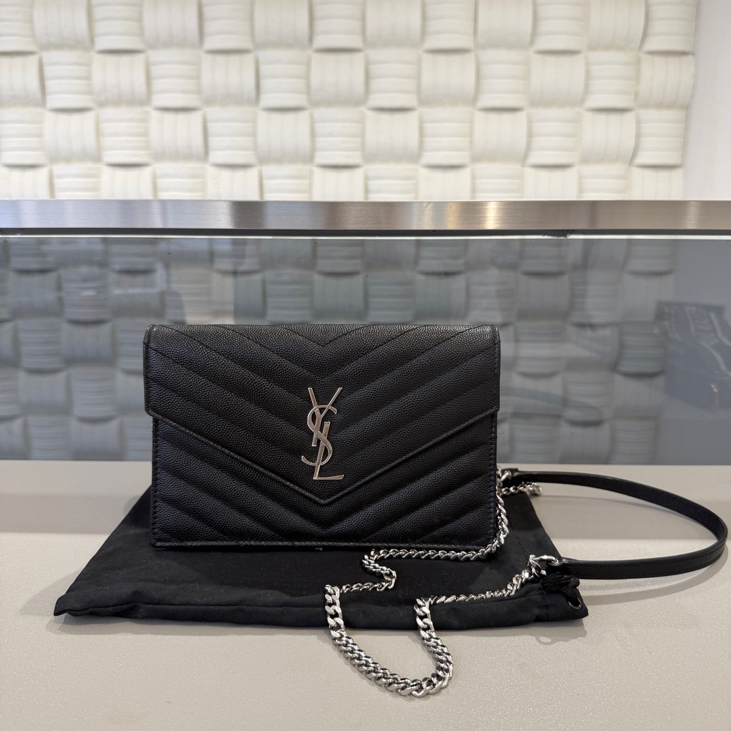 Saint Laurent - Envelope Wallet on Chain - Leather - Black - (small)