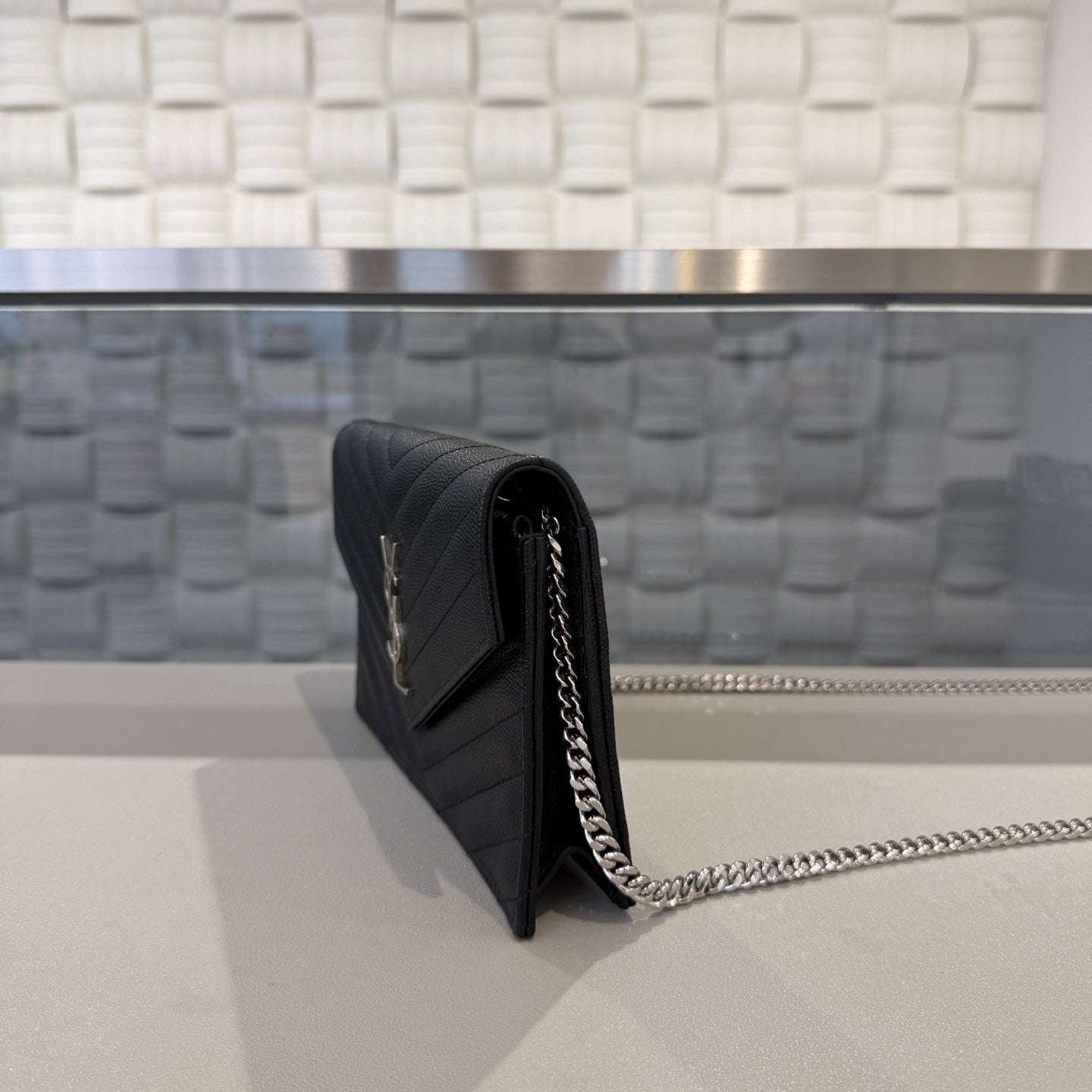 Saint Laurent - Envelope Wallet on Chain - Leather - Black - (small)