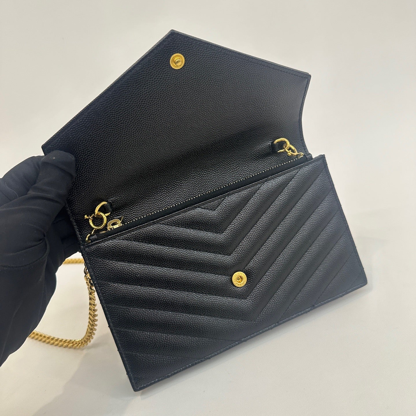 Saint Laurent - Envelope Wallet on Chain - Pebbled leather - Black with Gold-Tone Hardware - (mini)