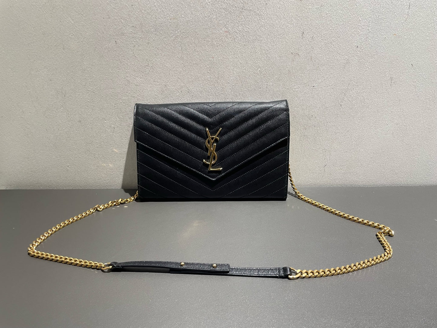 Saint Laurent - Envelope Wallet on Chain (WOC) - Grained leather - Black - (Medium)