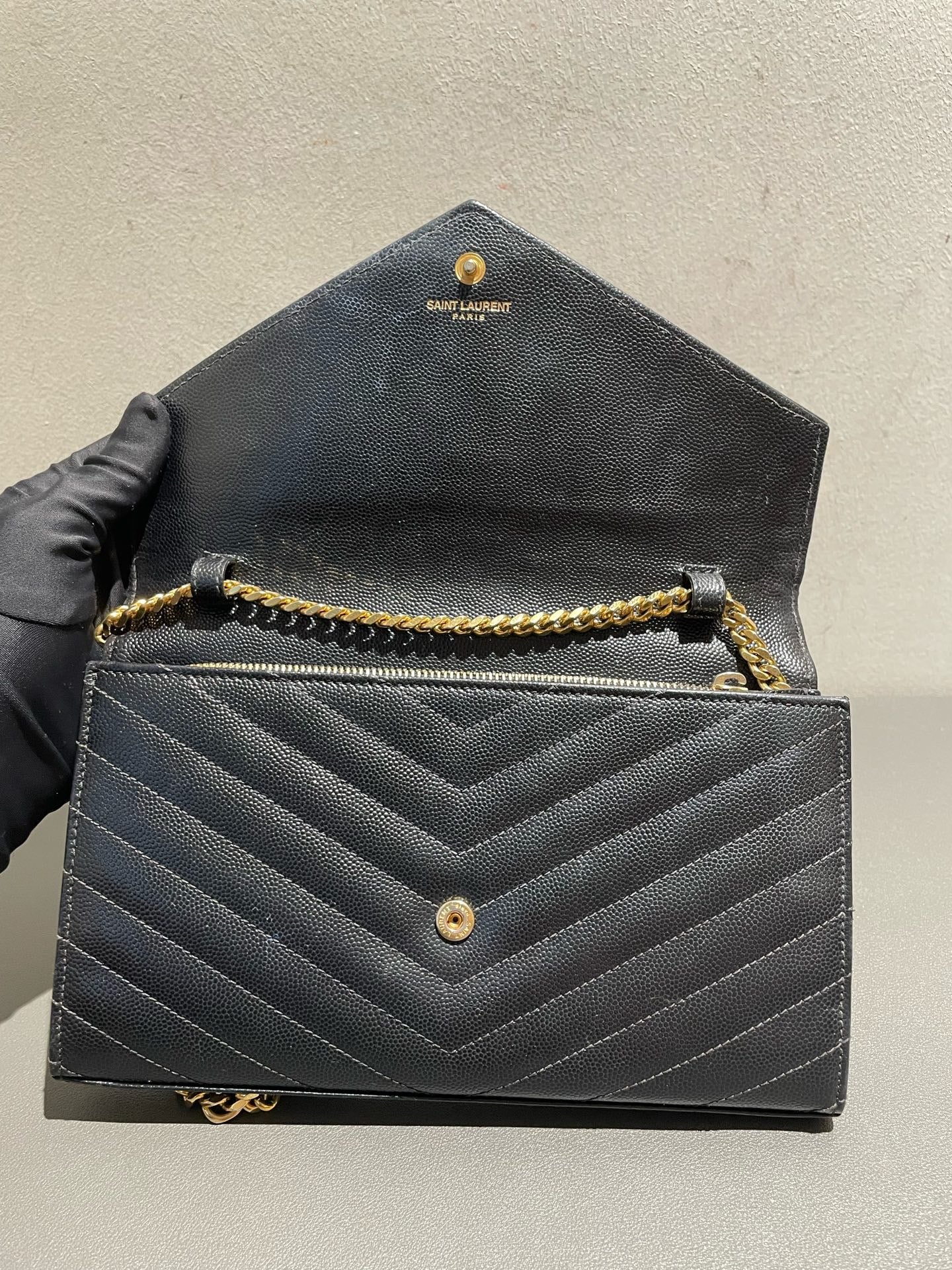 Saint Laurent - Envelope Wallet on Chain (WOC) - Grained leather - Black - (Medium)