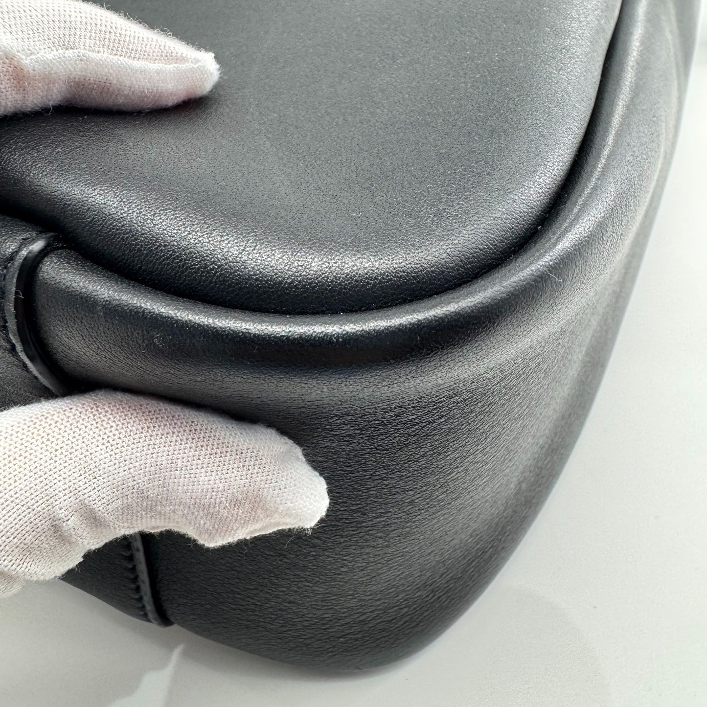 Saint Laurent - Hobo Bag - Leather - Black - (Large)