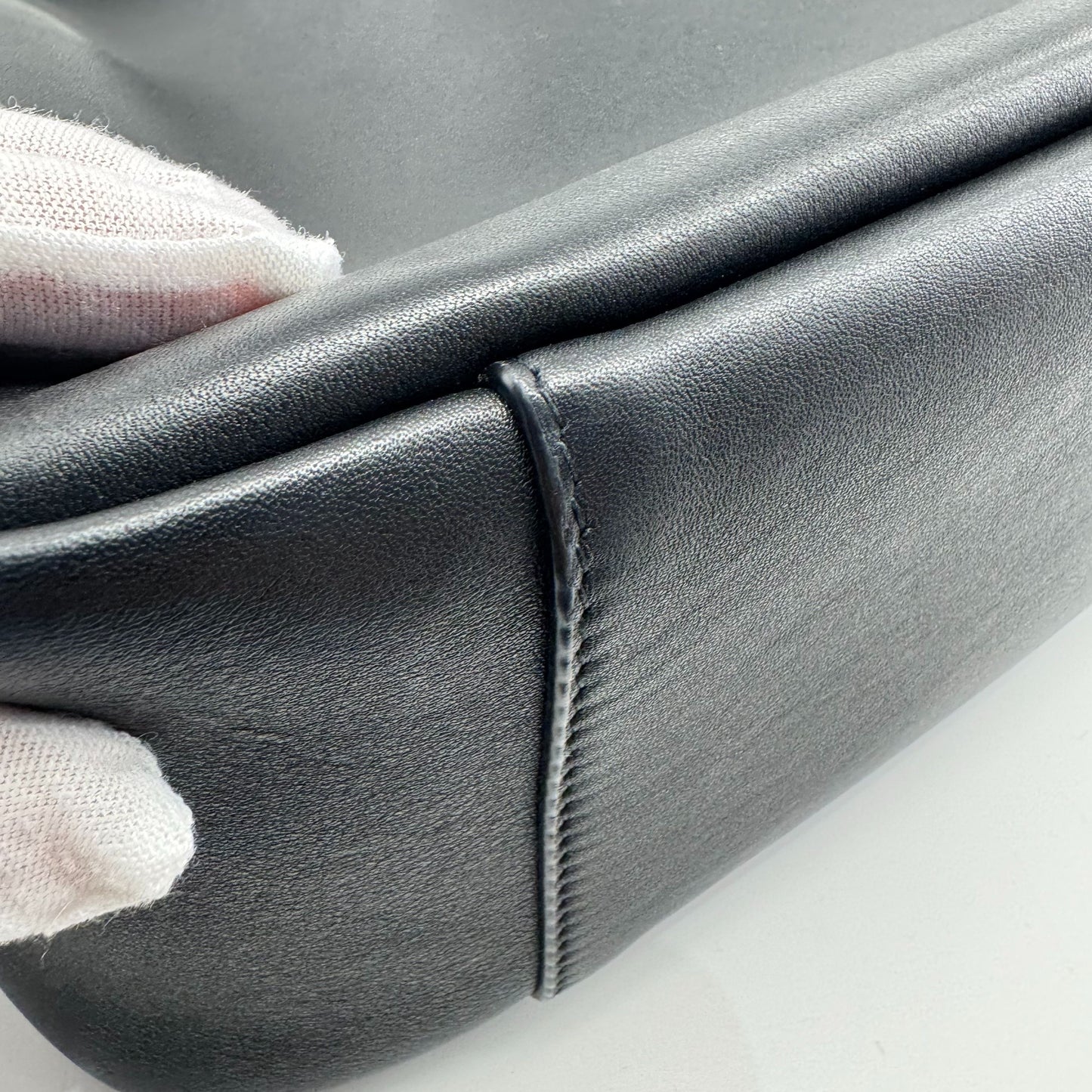 Saint Laurent - Hobo Bag - Leather - Black - (Large)