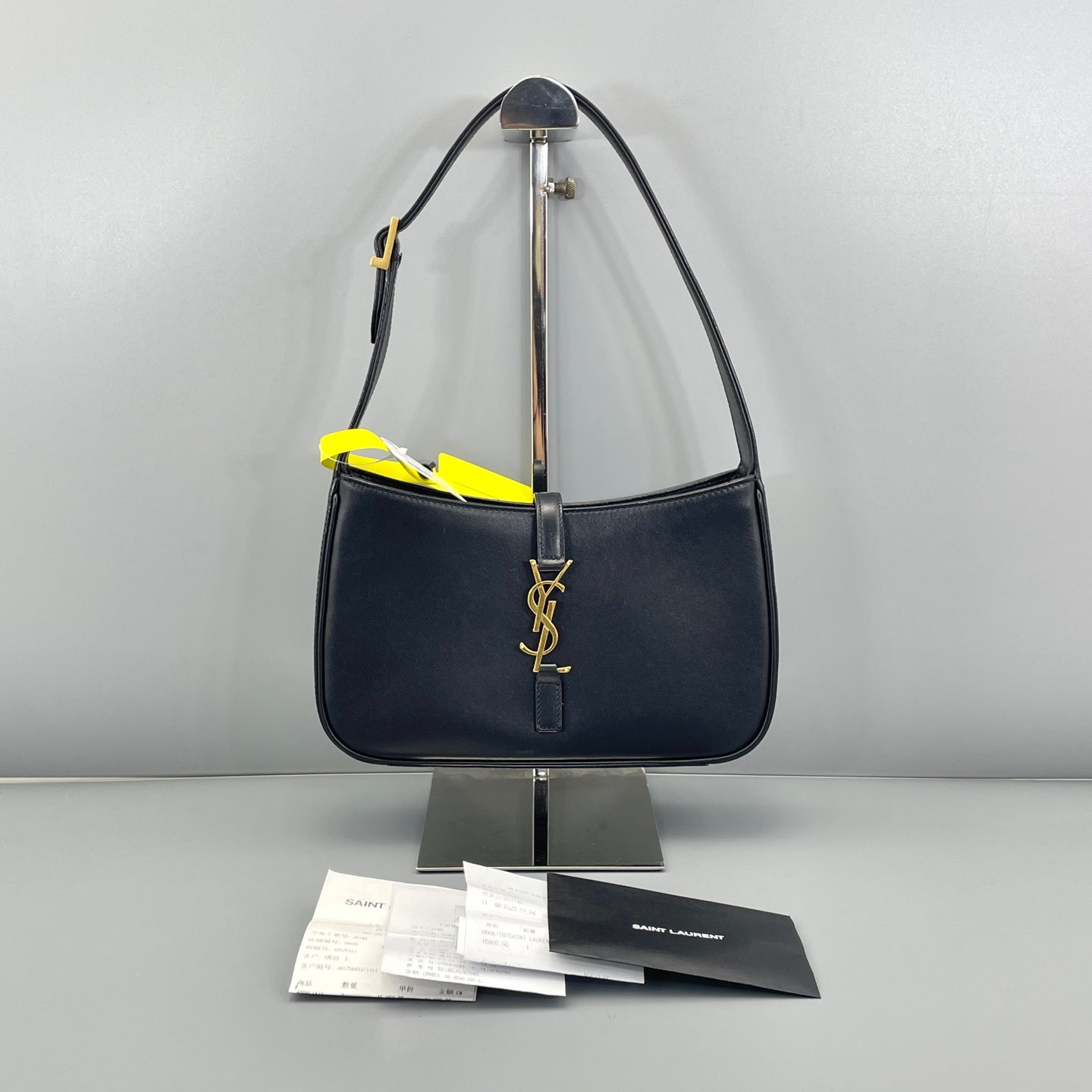 Saint Laurent - Hobo Bag - Leather - Black - (medium)