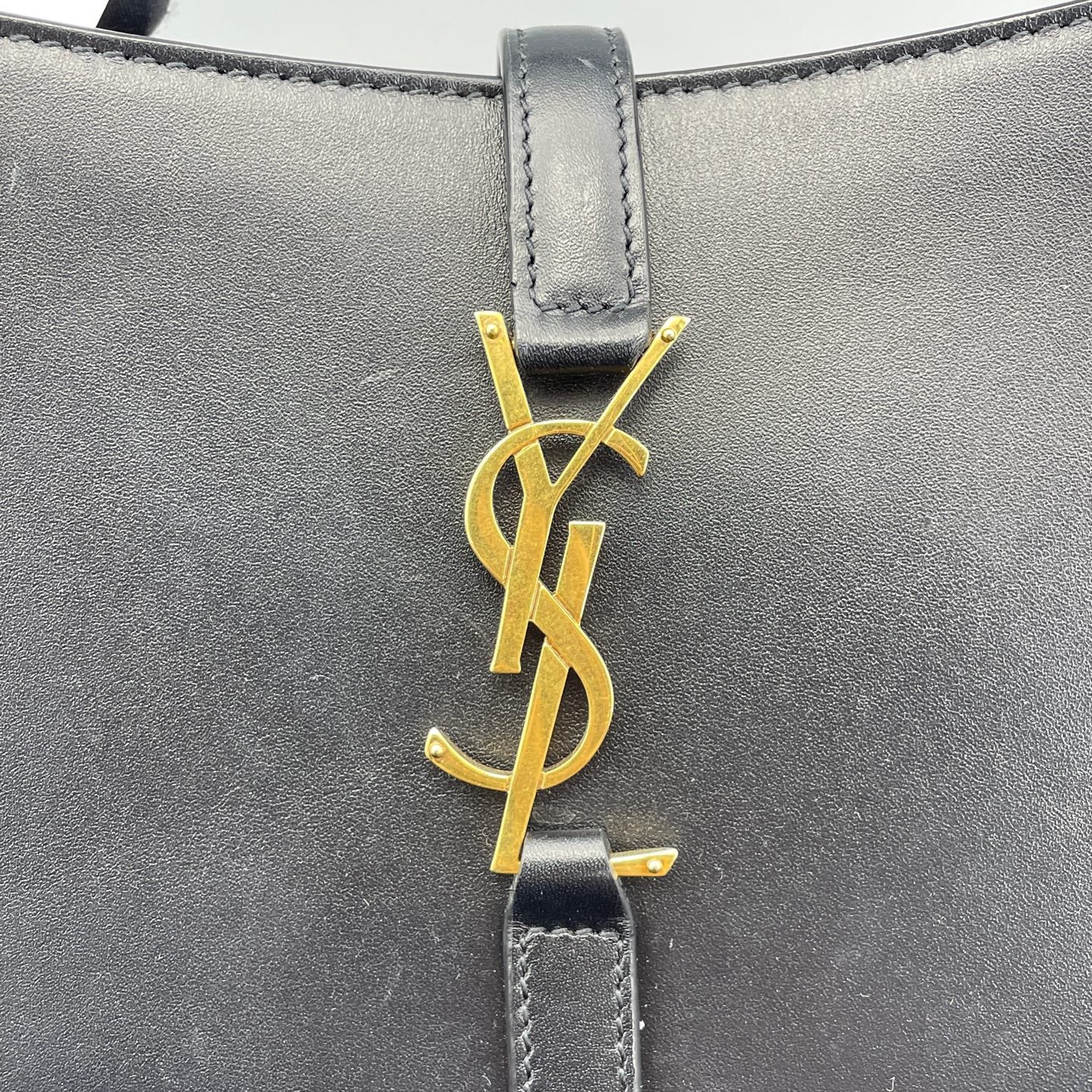 Saint Laurent - Hobo Bag - Leather - Black - (medium)