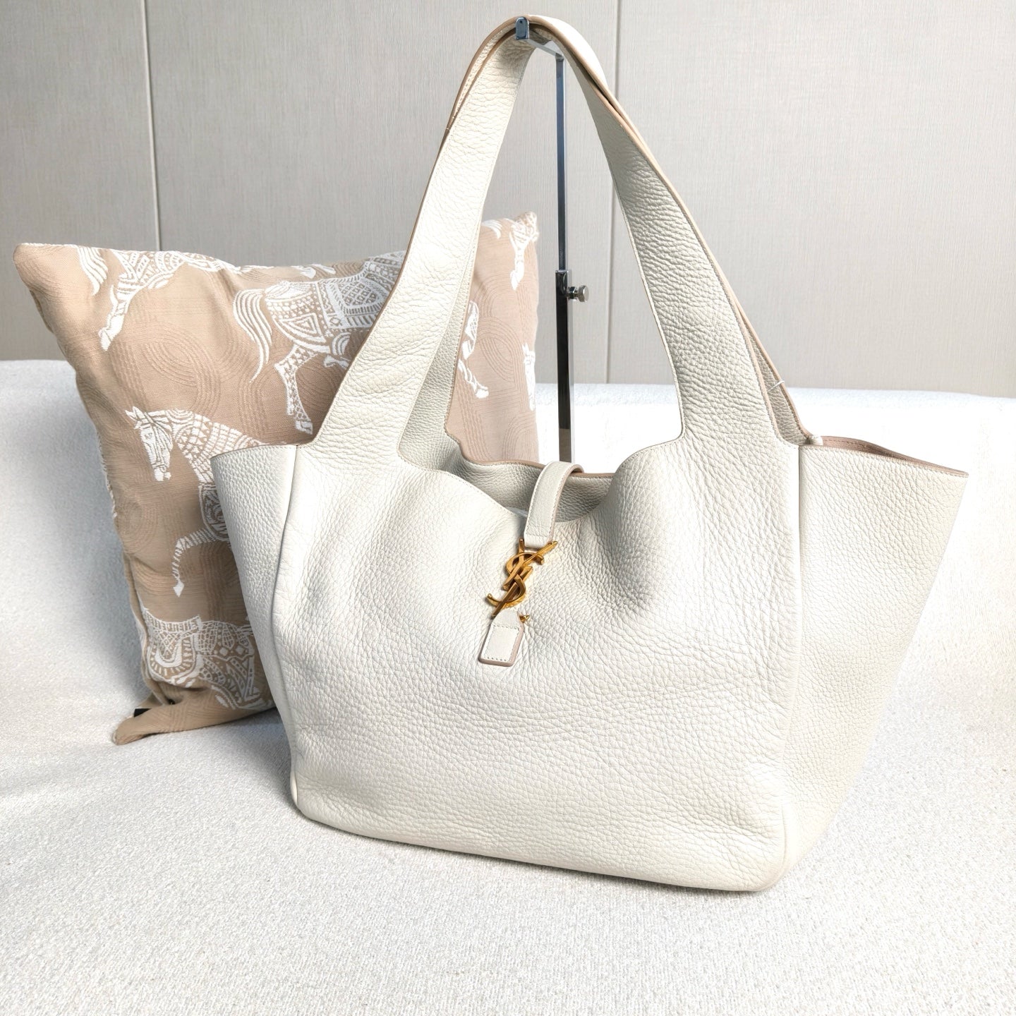 Saint Laurent - Hobo Bag - Leather - White - (Large)