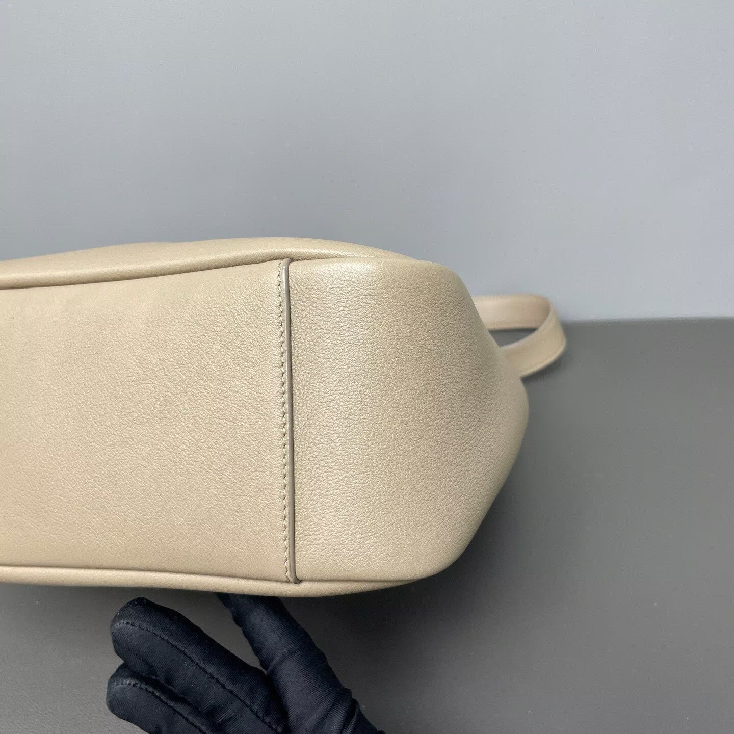 Saint Laurent - Hobo Shoulder Bag - Grained leather - Elephant Grey with Gold-Tone Hardware - (Small)