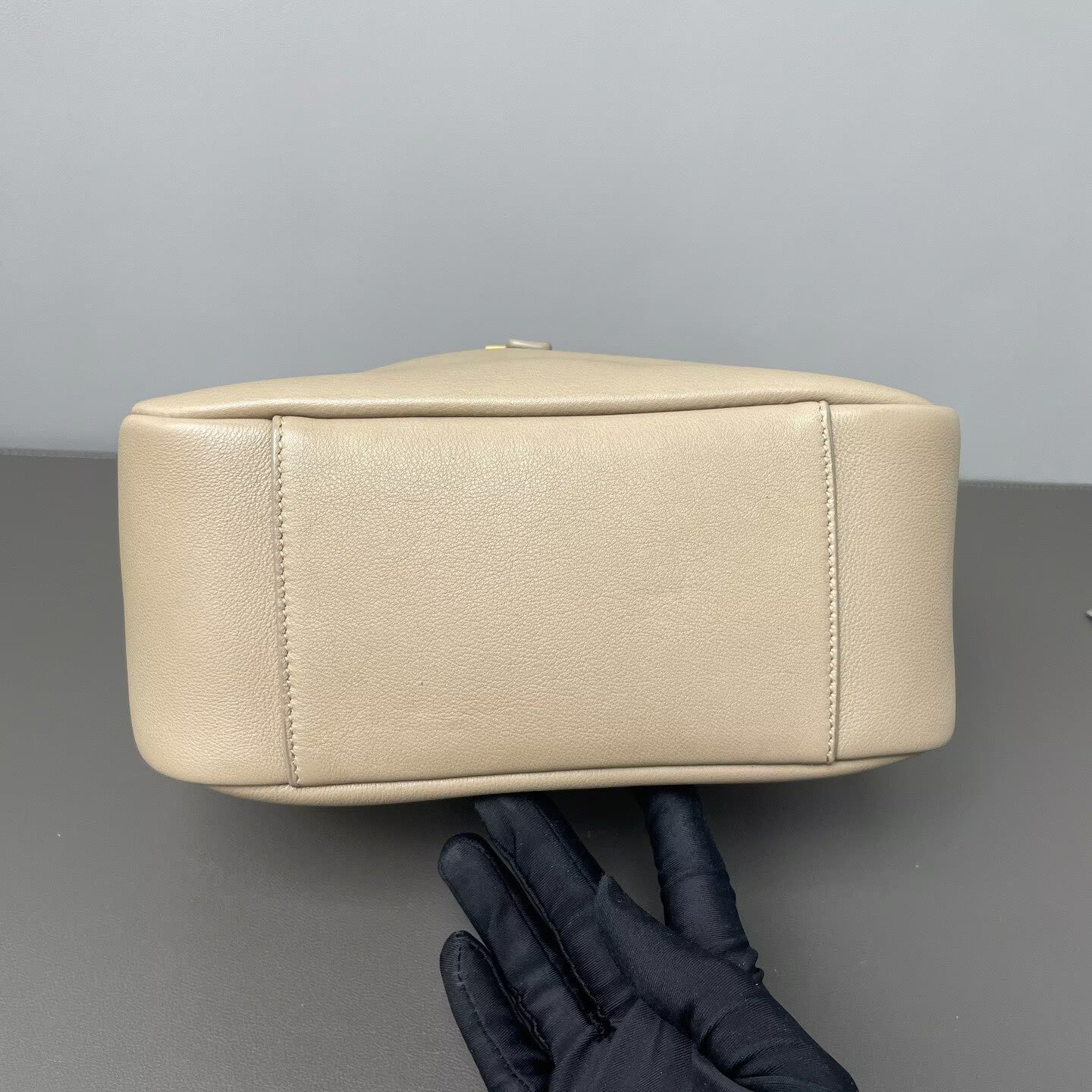 Saint Laurent - Hobo Shoulder Bag - Grained leather - Elephant Grey with Gold-Tone Hardware - (Small)