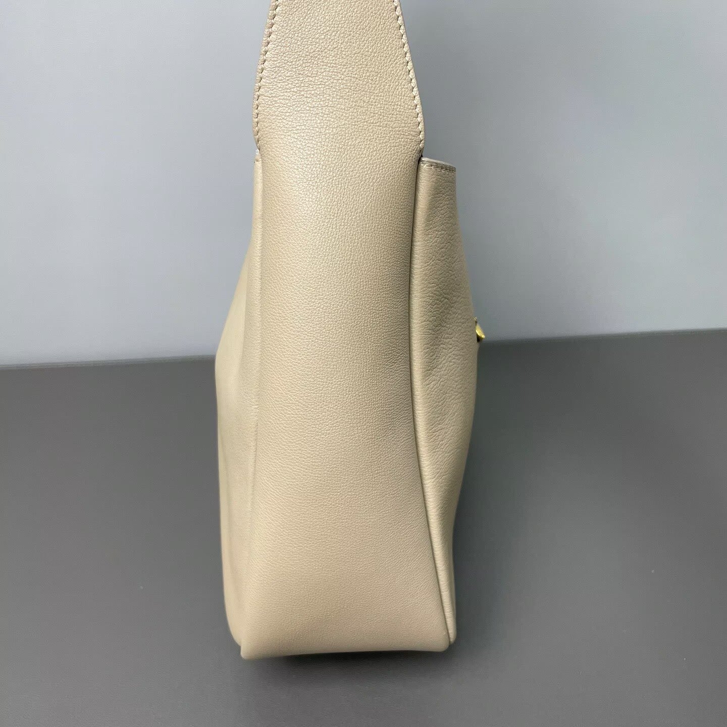 Saint Laurent - Hobo Shoulder Bag - Grained leather - Elephant Grey with Gold-Tone Hardware - (Small)