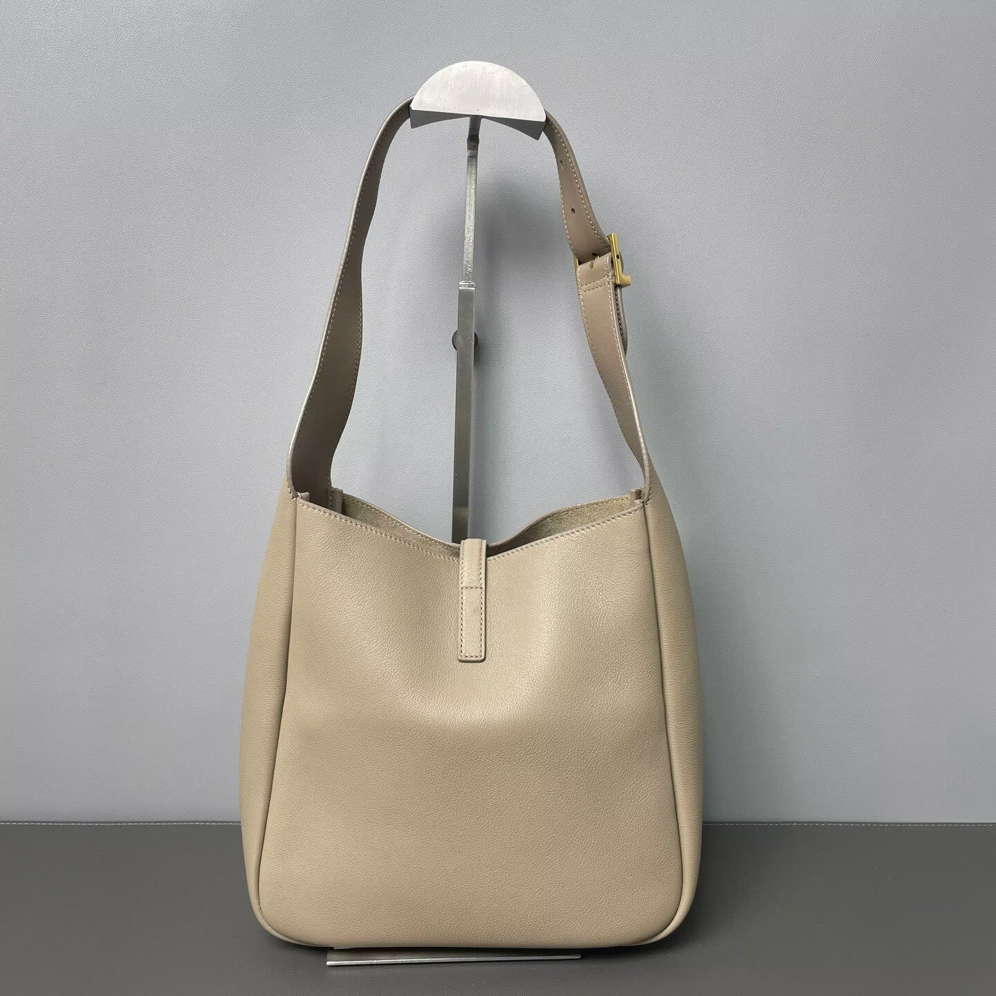 Saint Laurent - Hobo Shoulder Bag - Grained leather - Elephant Grey with Gold-Tone Hardware - (Small)