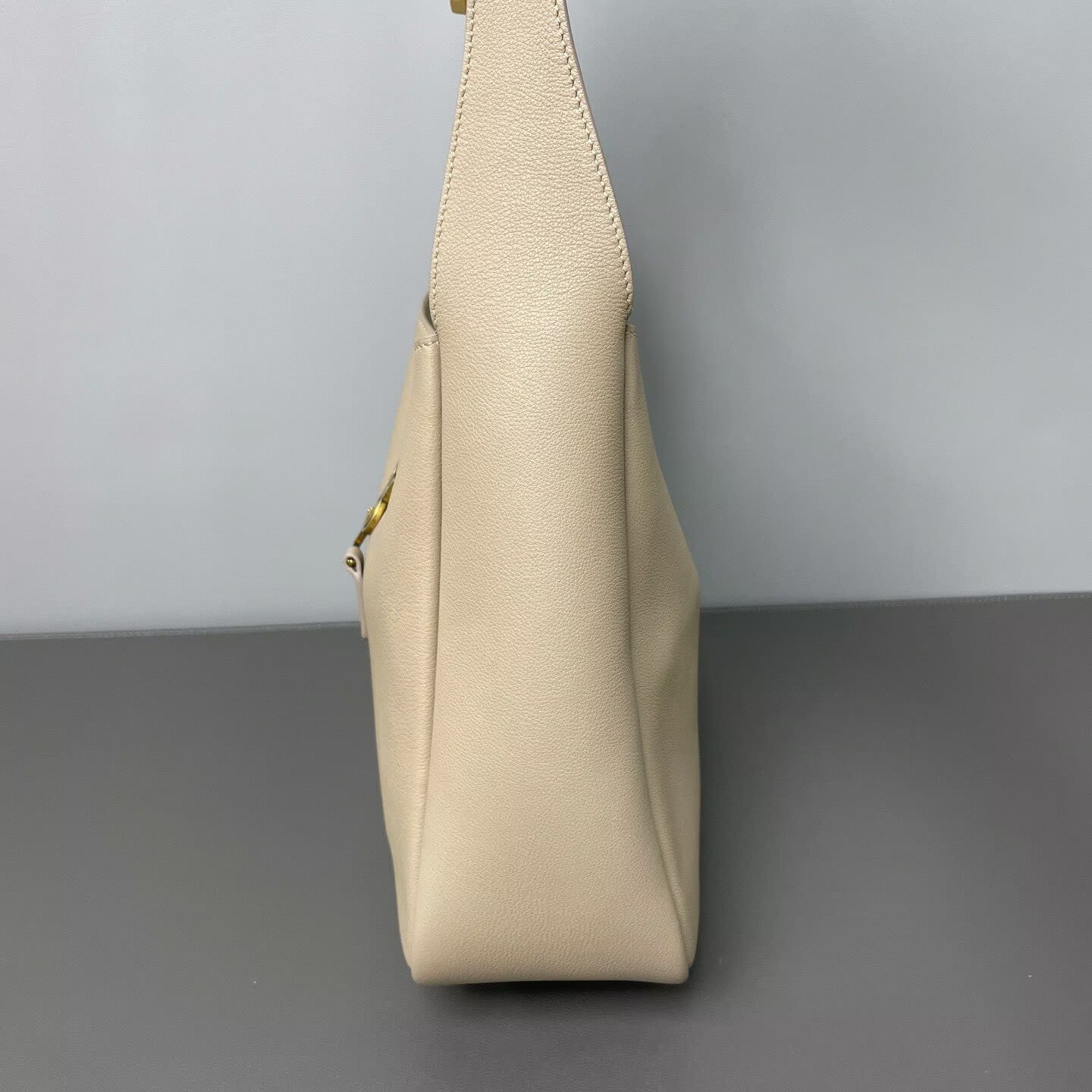 Saint Laurent - Hobo Shoulder Bag - Grained leather - Elephant Grey with Gold-Tone Hardware - (Small)