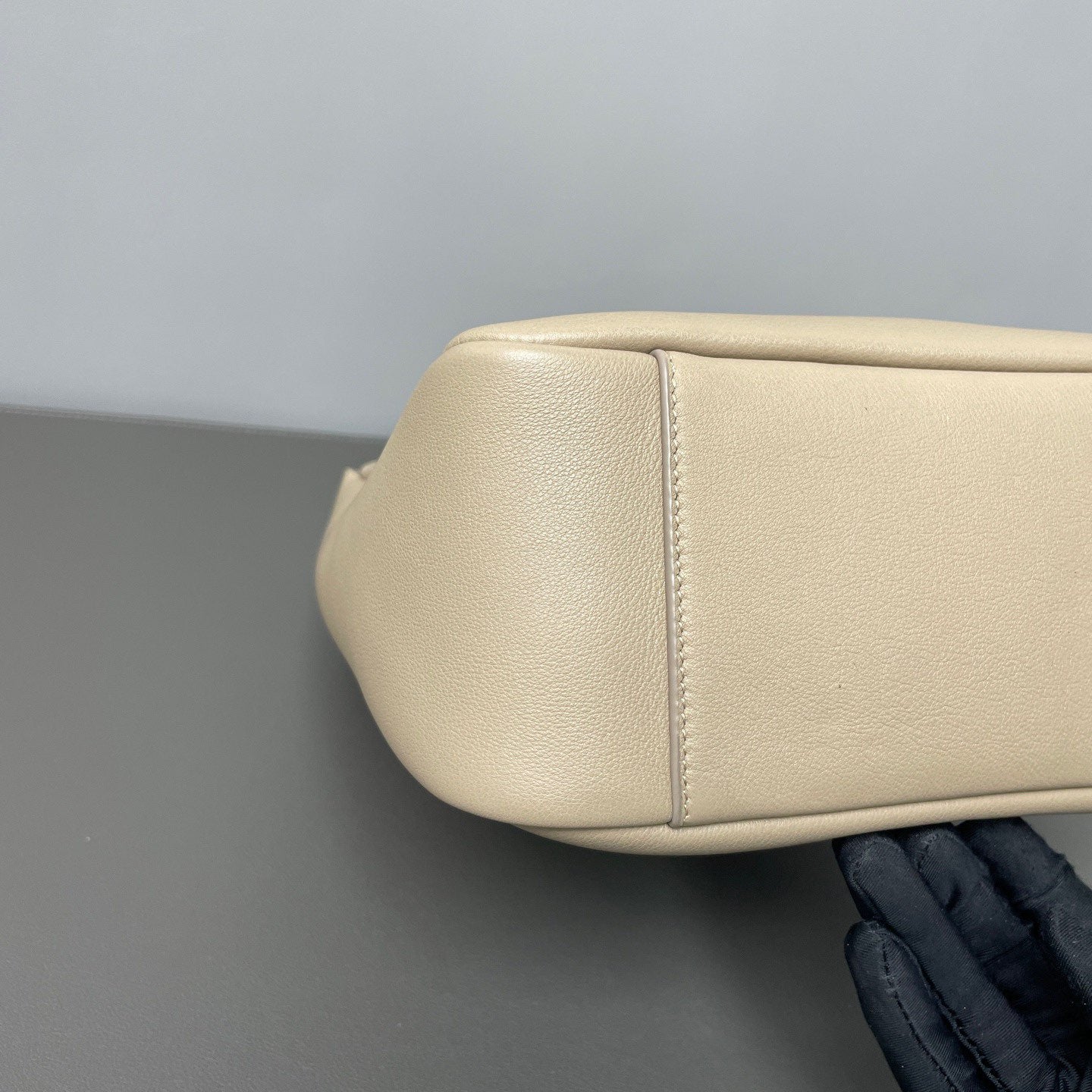 Saint Laurent - Hobo Shoulder Bag - Grained leather - Elephant Grey with Gold-Tone Hardware - (Small)