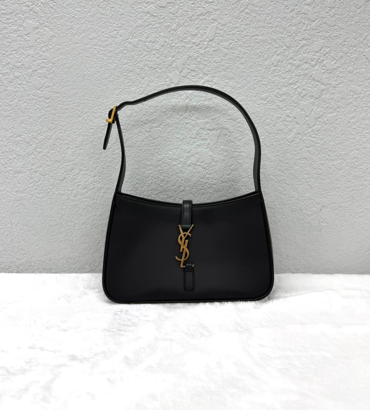 Saint Laurent - Hobo - Smooth leather - Black - (Small)