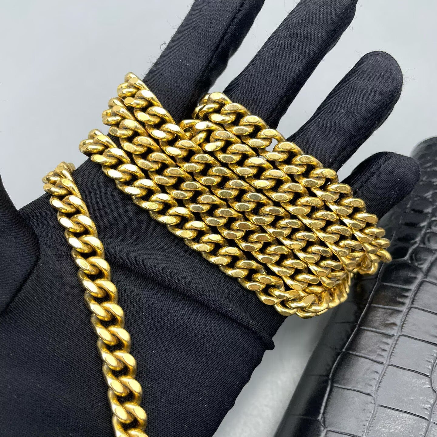 Saint Laurent - Kate - Crocodile embossed leather - Black with Gold-Tone Hardware - (medium)