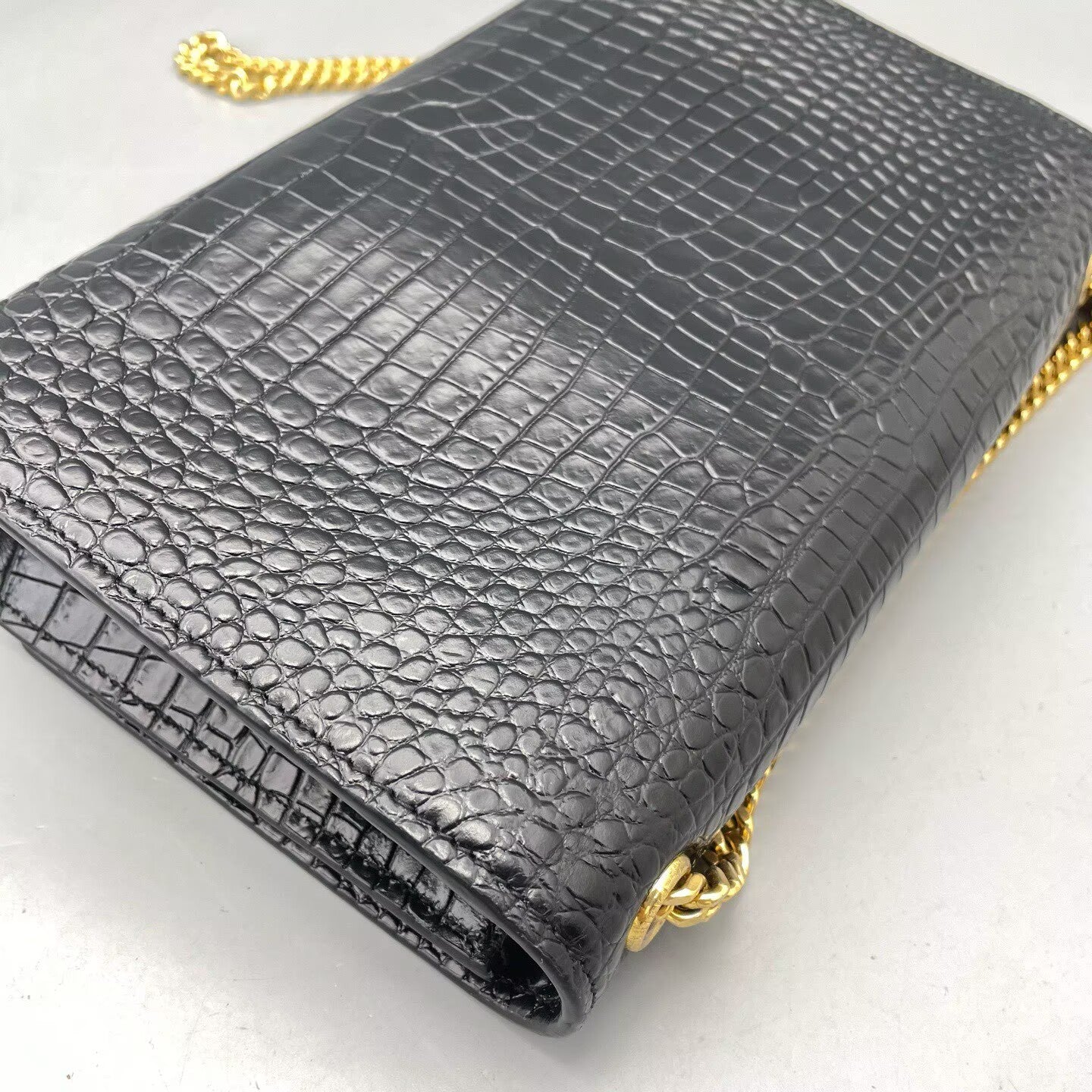 Saint Laurent - Kate - Crocodile embossed leather - Black with Gold-Tone Hardware - (medium)