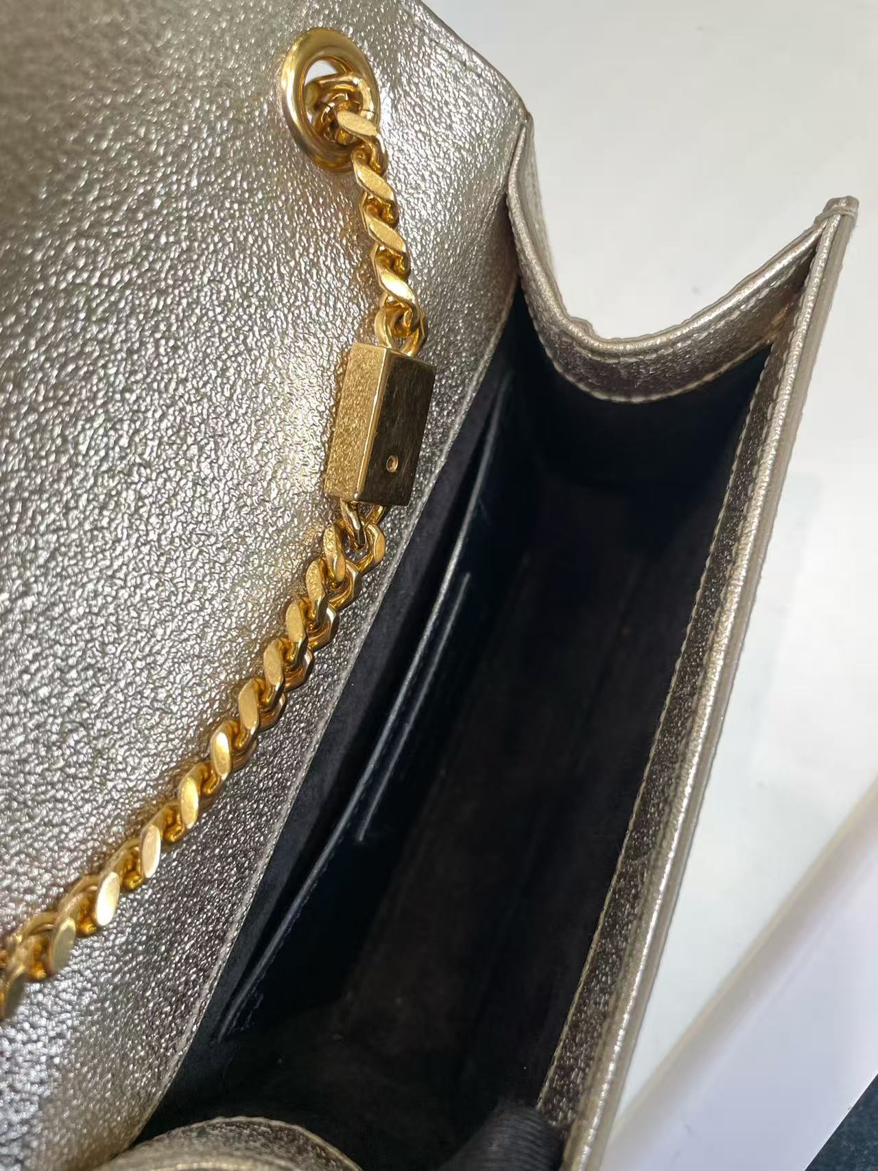 Saint Laurent - Kate - Metallic textured leather - Gold - (mini)