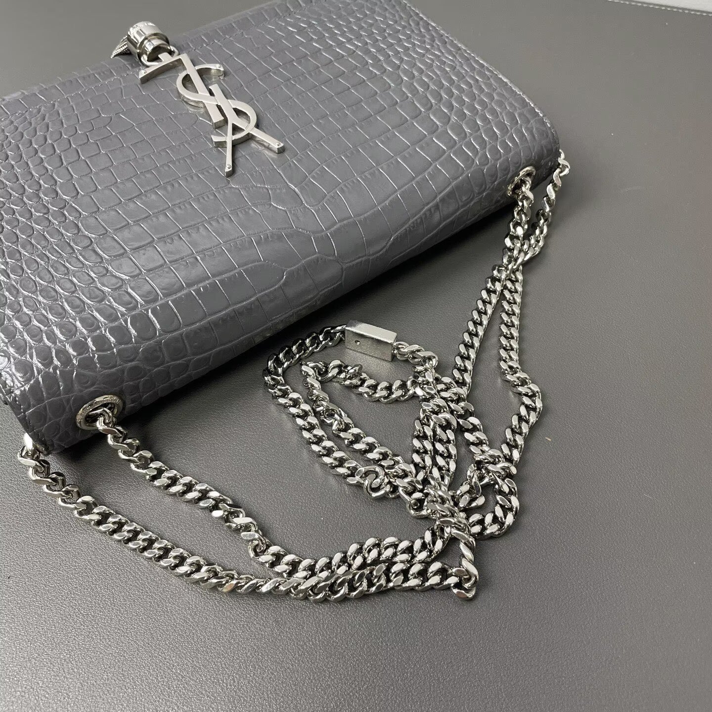 Saint Laurent - Kate Tassel - Calfskin leather, crocodile embossed - Grey - (Medium)