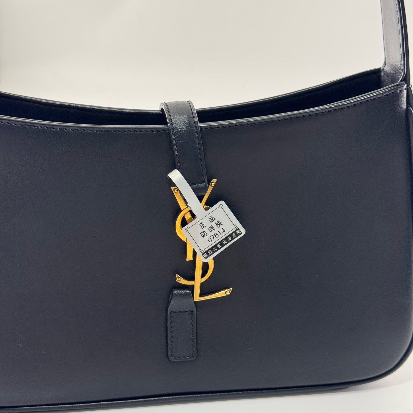 Saint Laurent - Le 5 à 7 Hobo Bag - Leather - Black