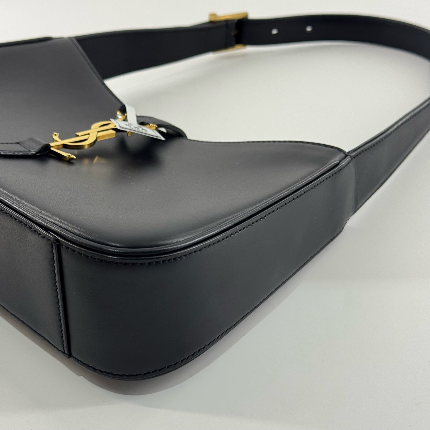 Saint Laurent - Le 5 à 7 Hobo Bag - Leather - Black