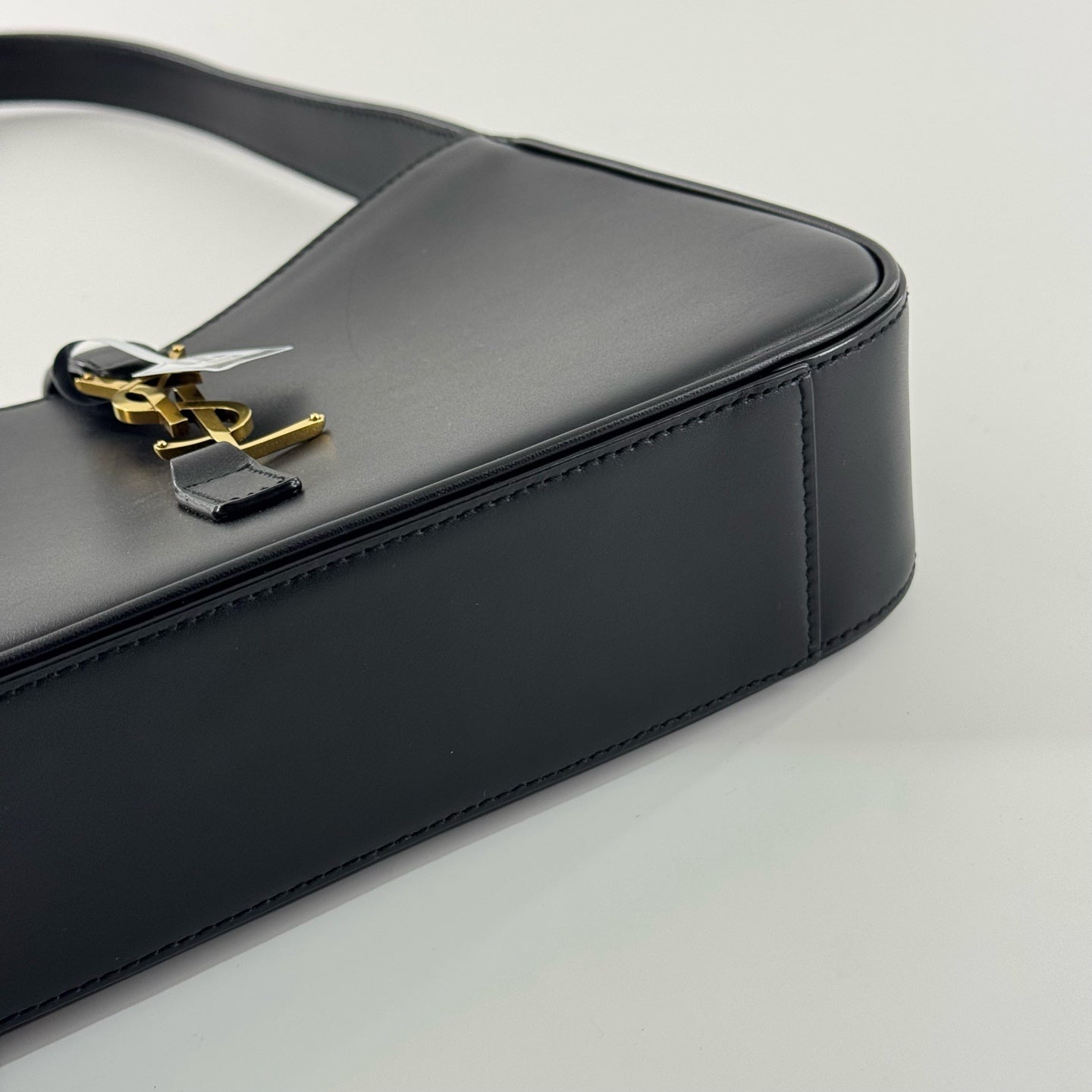 Saint Laurent - Le 5 à 7 Hobo Bag - Leather - Black