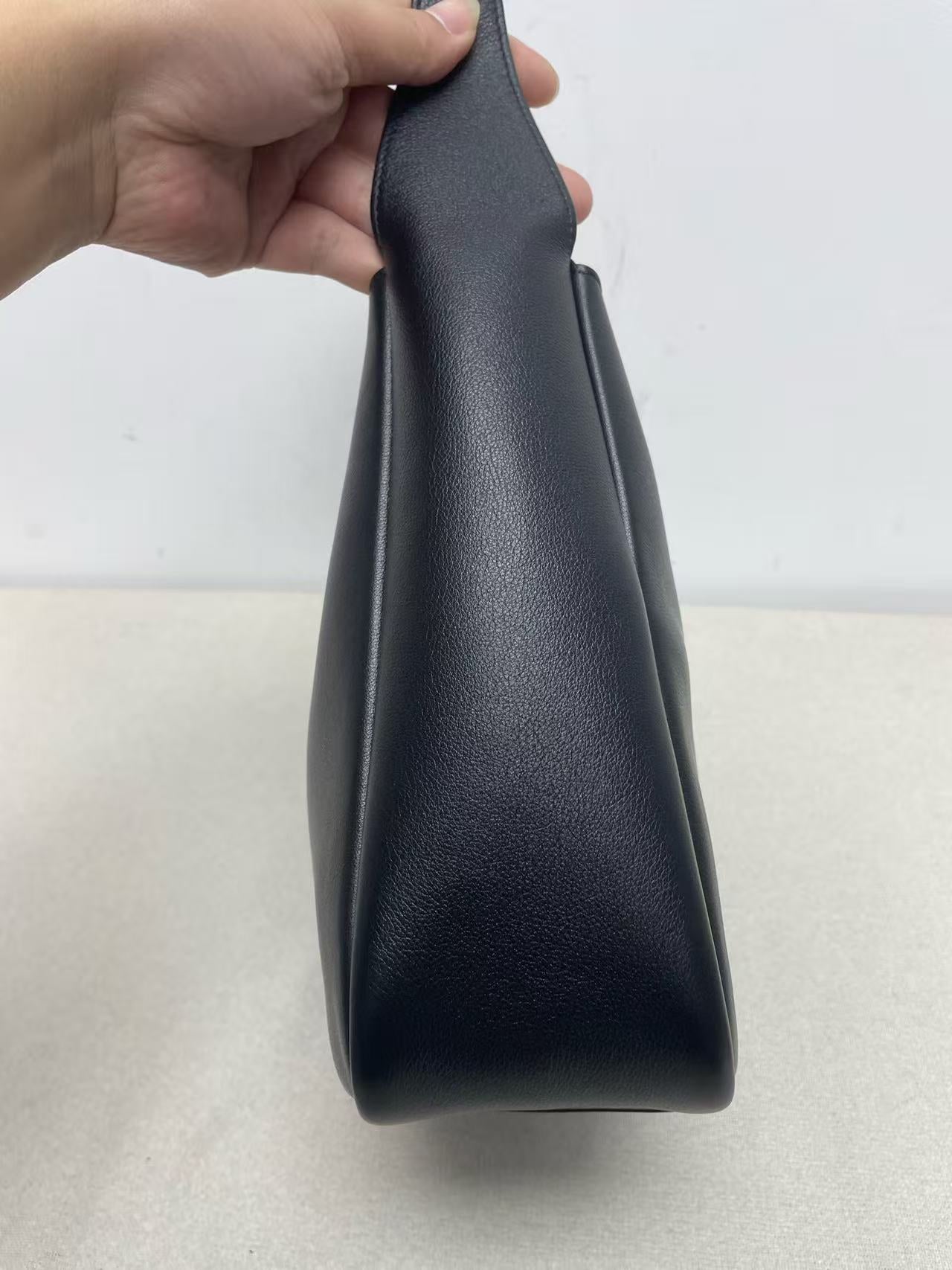 Saint Laurent - Le 5 à 7 Bucket Bag - Leather - Black - (Medium)