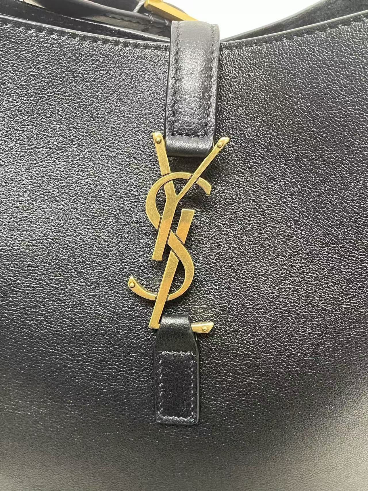 Saint Laurent - Le 5 à 7 Bucket Bag - Leather - Black - (Medium)