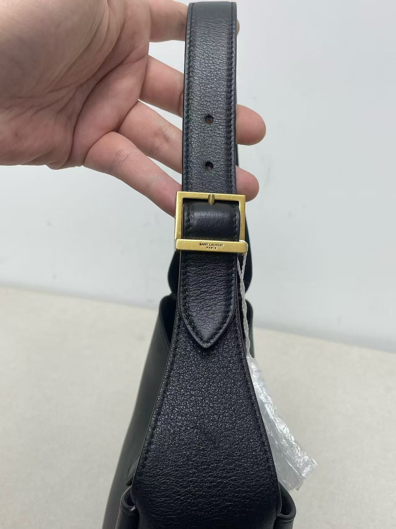 Saint Laurent - Le 5 à 7 Bucket Bag - Leather - Black - (Medium)