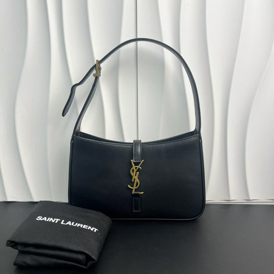Saint Laurent - Le 5 à 7 Hobo Bag - Leather - Black - (mini)