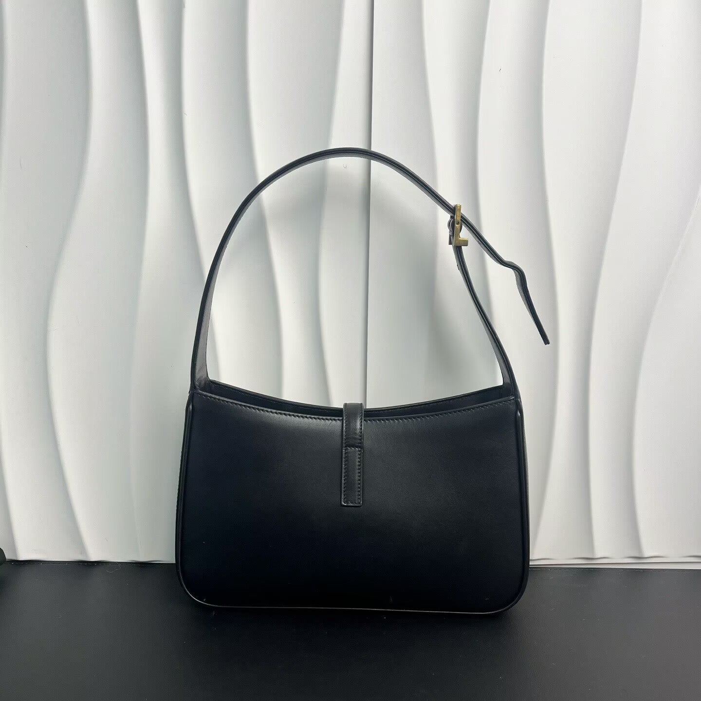 Saint Laurent - Le 5 à 7 Hobo Bag - Leather - Black - (mini)