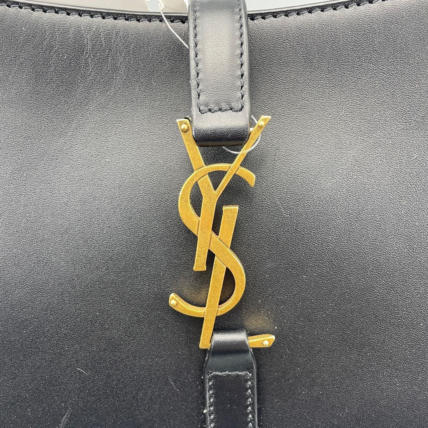 Saint Laurent - Le 5 à 7 Hobo Bag - Leather - Black with Gold-Tone Hardware - (medium)