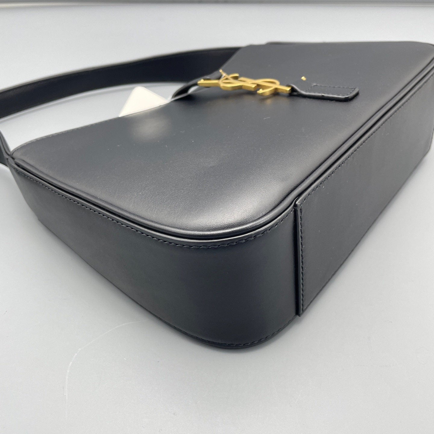 Saint Laurent - Le 5 à 7 Hobo Bag - Leather - Black with Gold-Tone Hardware - (medium)