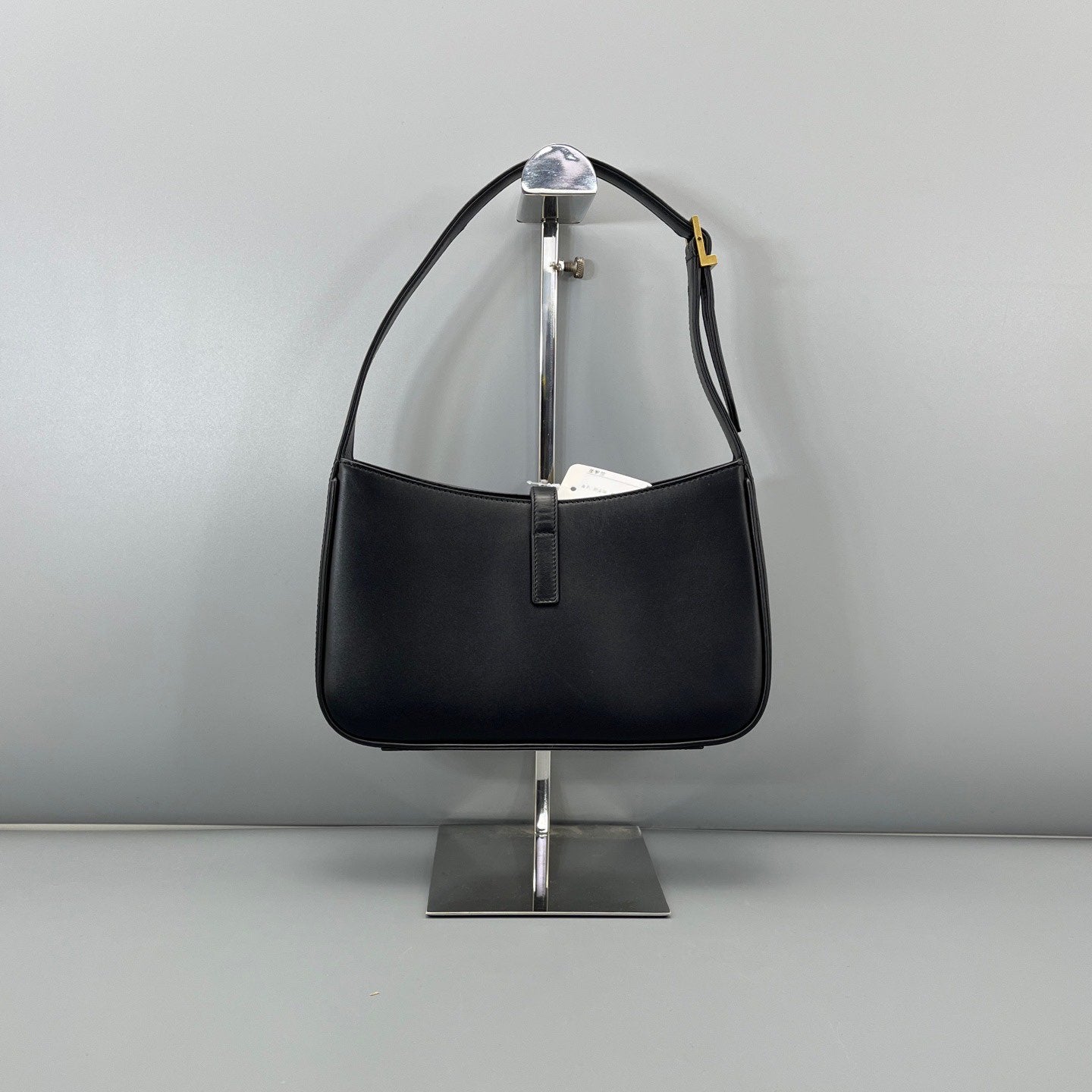 Saint Laurent - Le 5 à 7 Hobo Bag - Leather - Black with Gold-Tone Hardware - (medium)