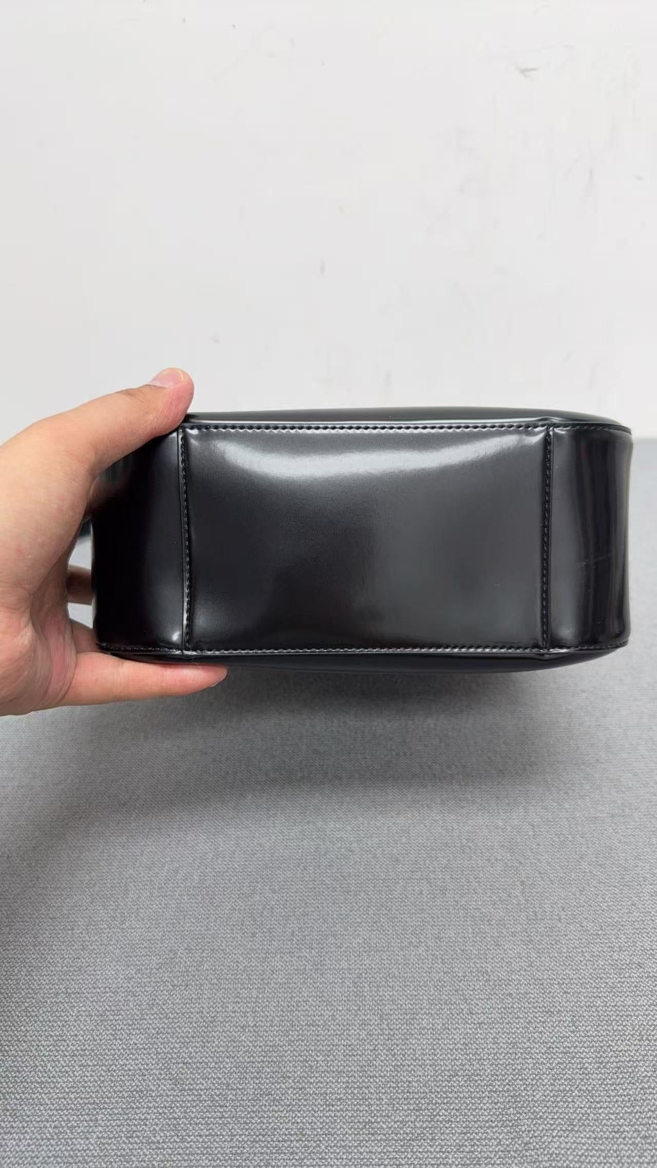 Saint Laurent - Le 5 à 7 Hobo Bag - Patent leather - Black - (medium)