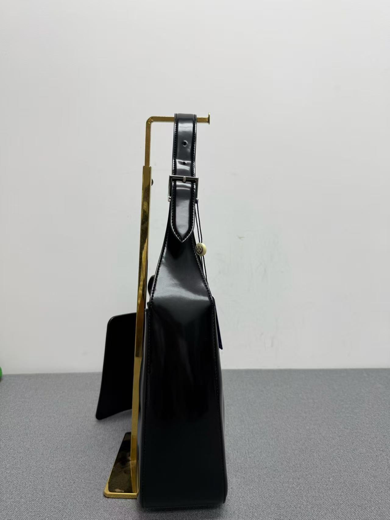 Saint Laurent - Le 5 à 7 Hobo Bag - Patent leather - Black - (medium)