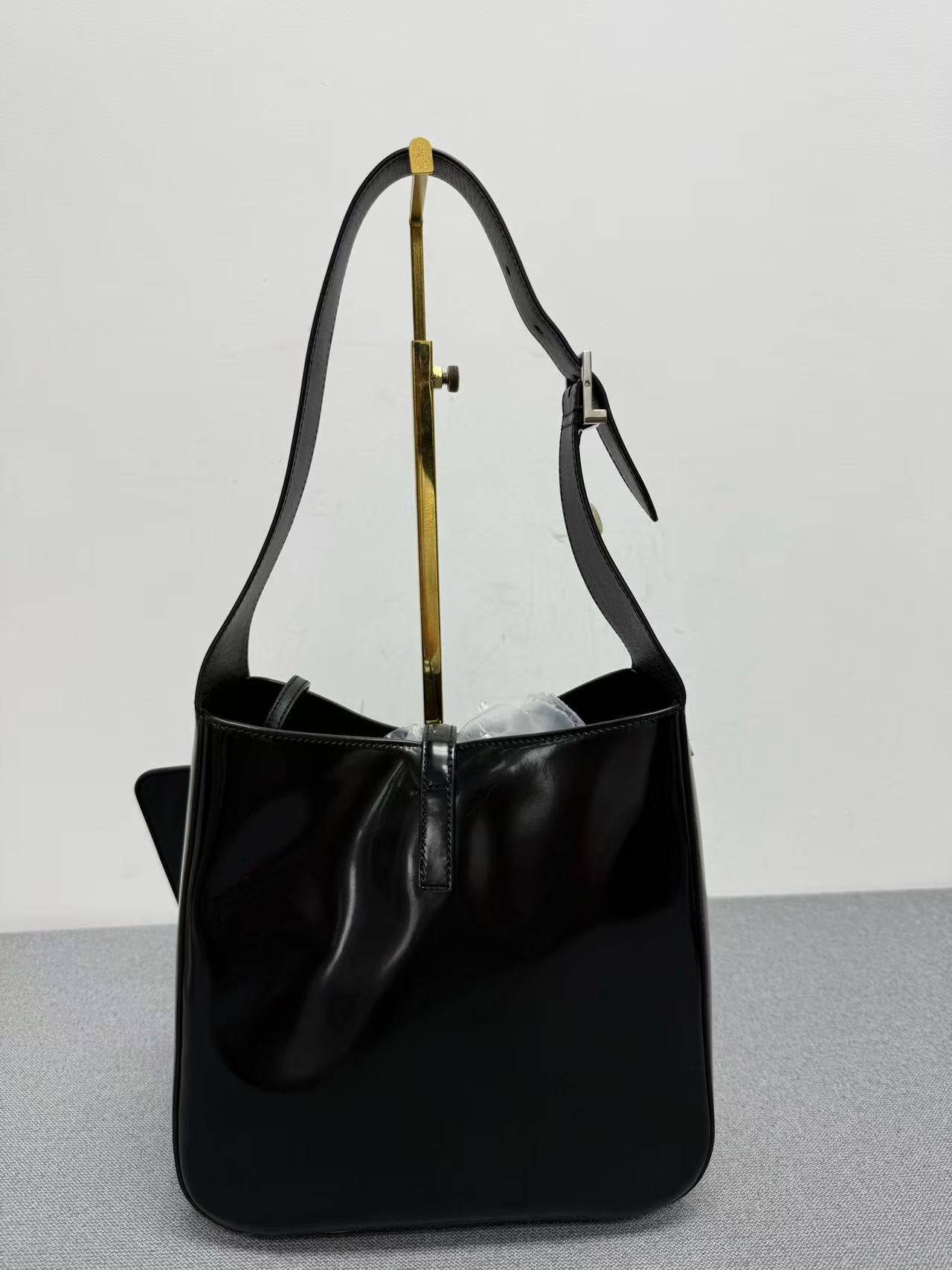 Saint Laurent - Le 5 à 7 Hobo Bag - Patent leather - Black - (medium)