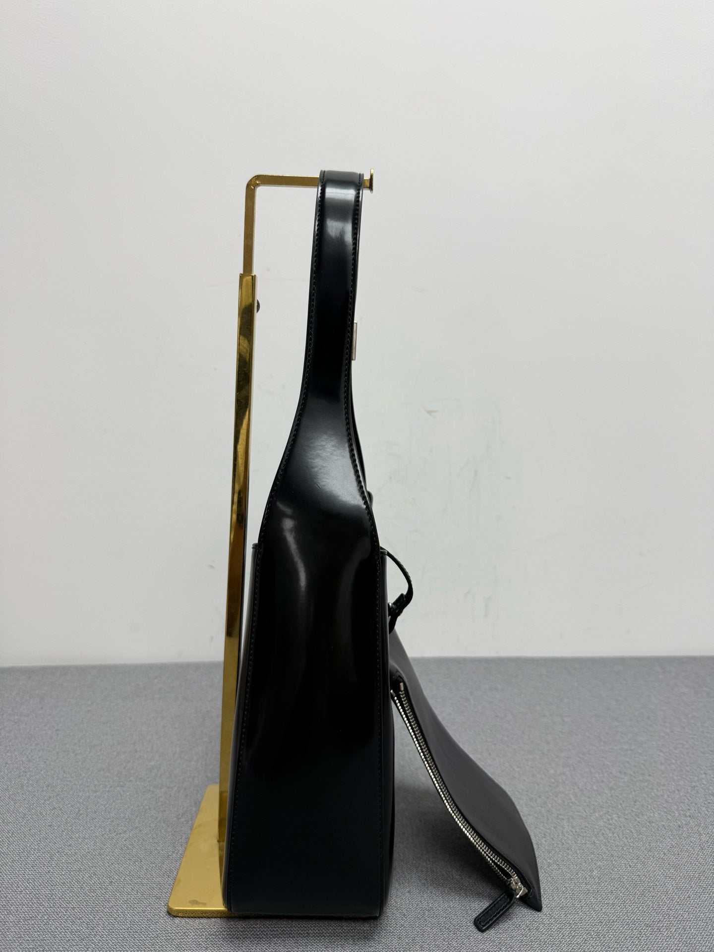 Saint Laurent - Le 5 à 7 Hobo - Patent leather - Black - (medium)