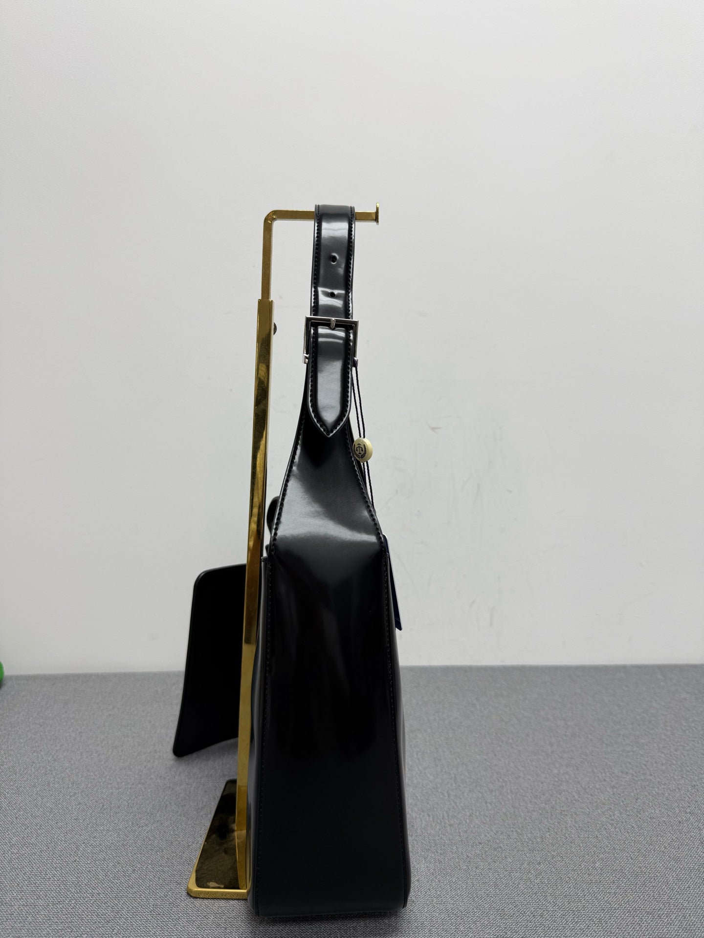 Saint Laurent - Le 5 à 7 Hobo - Patent leather - Black - (medium)