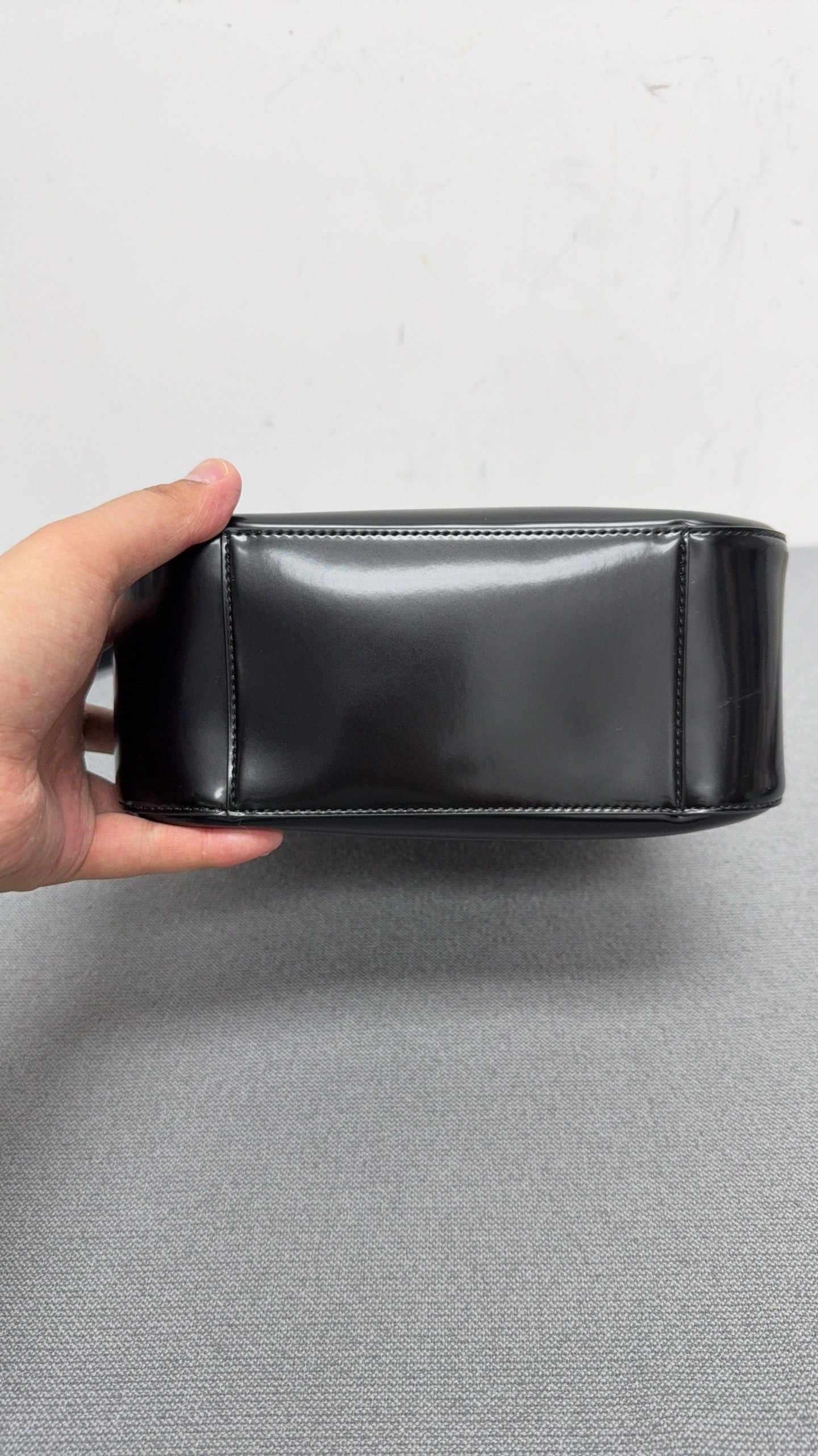 Saint Laurent - Le 5 à 7 Hobo - Patent leather - Black - (medium)
