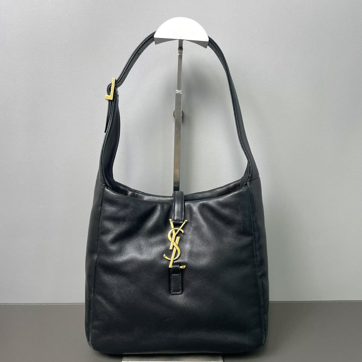 Saint Laurent - Le 5 à 7 Hobo - Puffy lambskin and fine-grained cowhide leather - Black with Gold-Tone Hardware - (Small)
