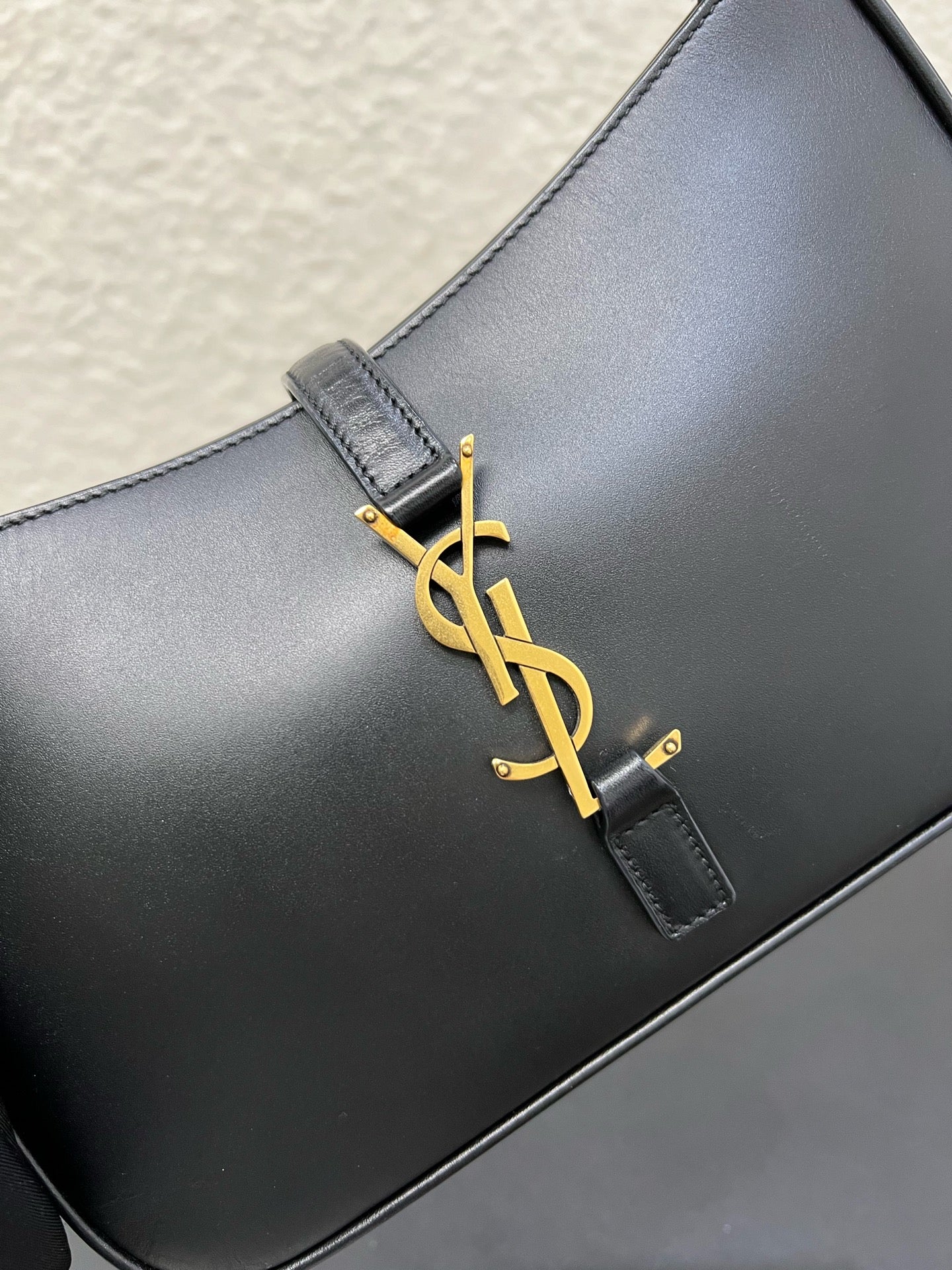 Saint Laurent - Le 5 à 7 - Leather - Black - (small)