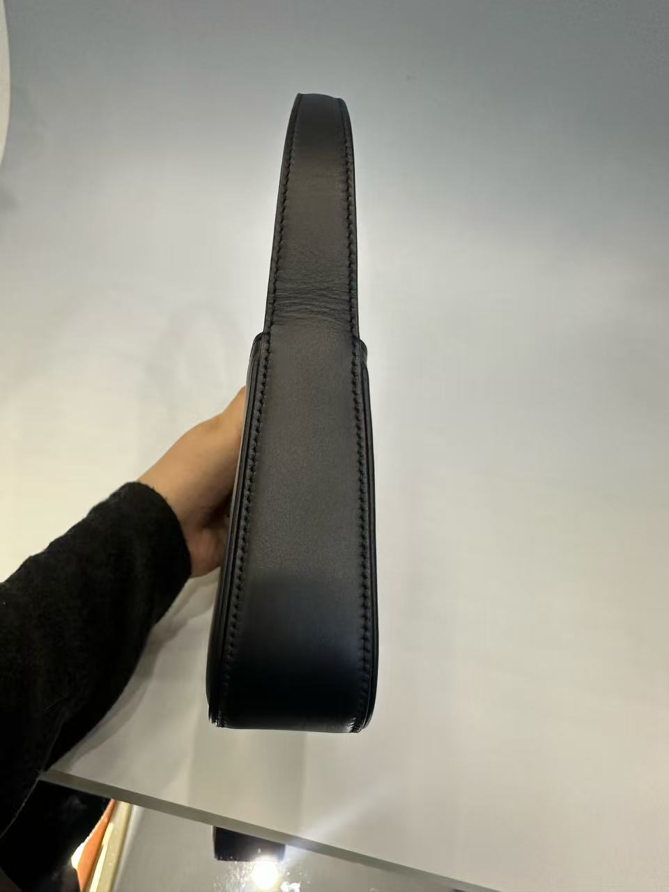 Saint Laurent - LE 5 A 7 Mini Hobo Bag - Calfskin leather - Black with Gold-Tone Hardware - (mini)